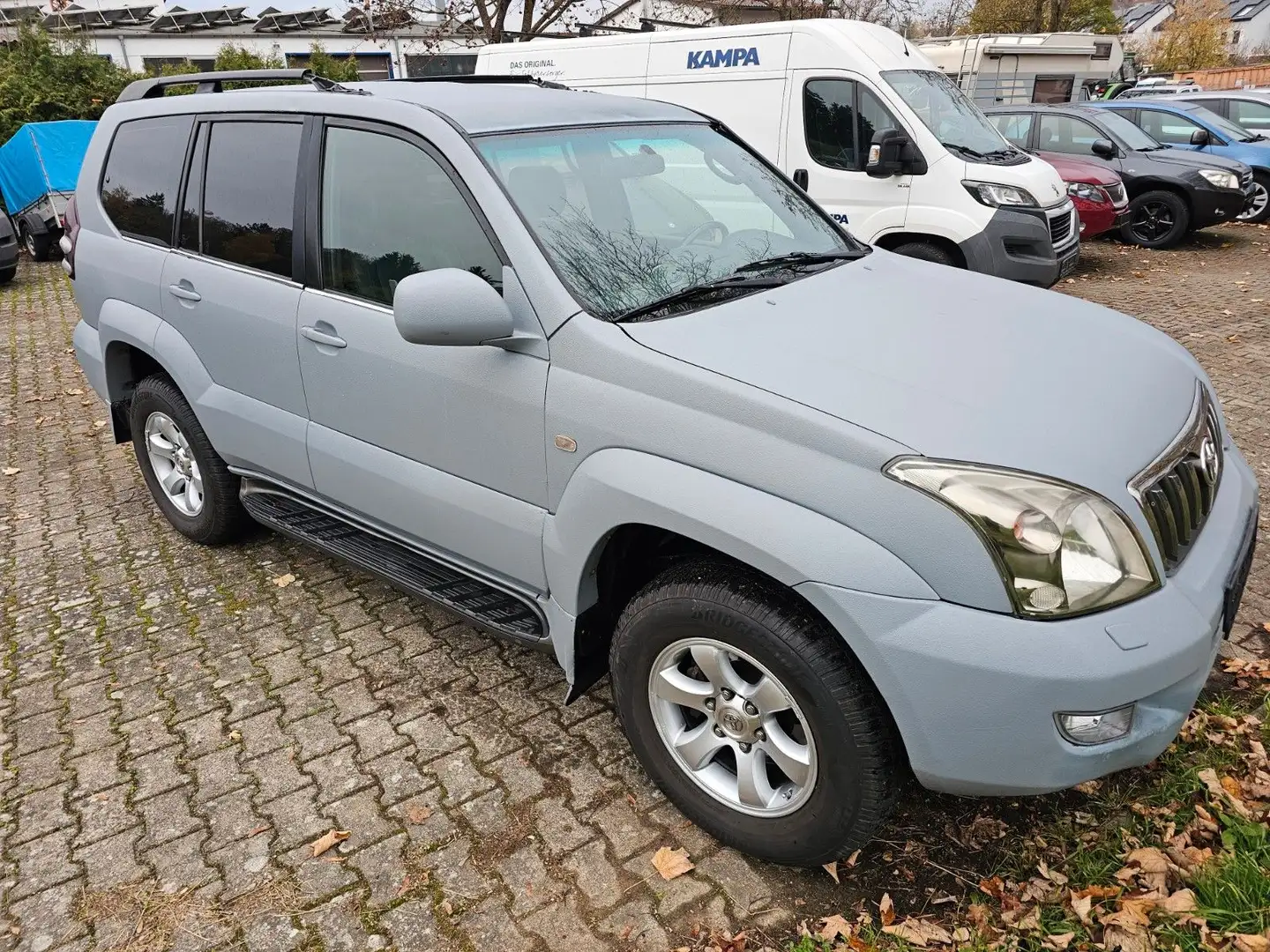 Toyota Land Cruiser 3.0 D-4D Aut Leder Navi 8 Sitzer Grau - 2