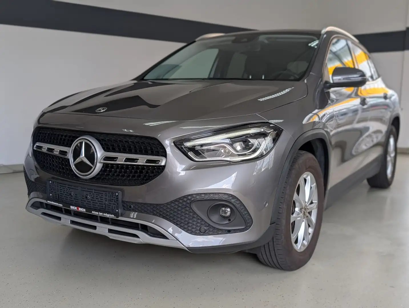 Mercedes-Benz GLA 220 d Business PANO KAM SHZ LED LEDER TEMP Grau - 1