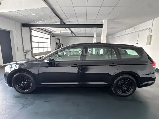 Volkswagen Passat view 9