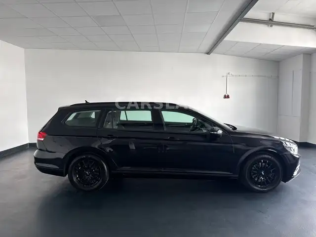 Volkswagen Passat view 8