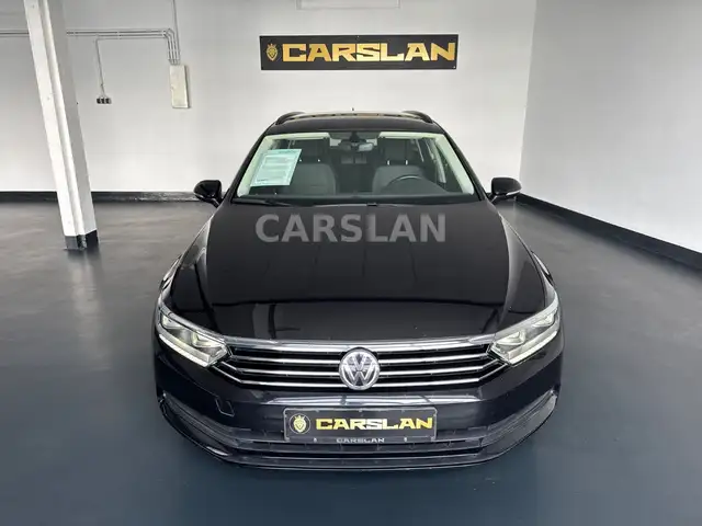 Volkswagen Passat view 4