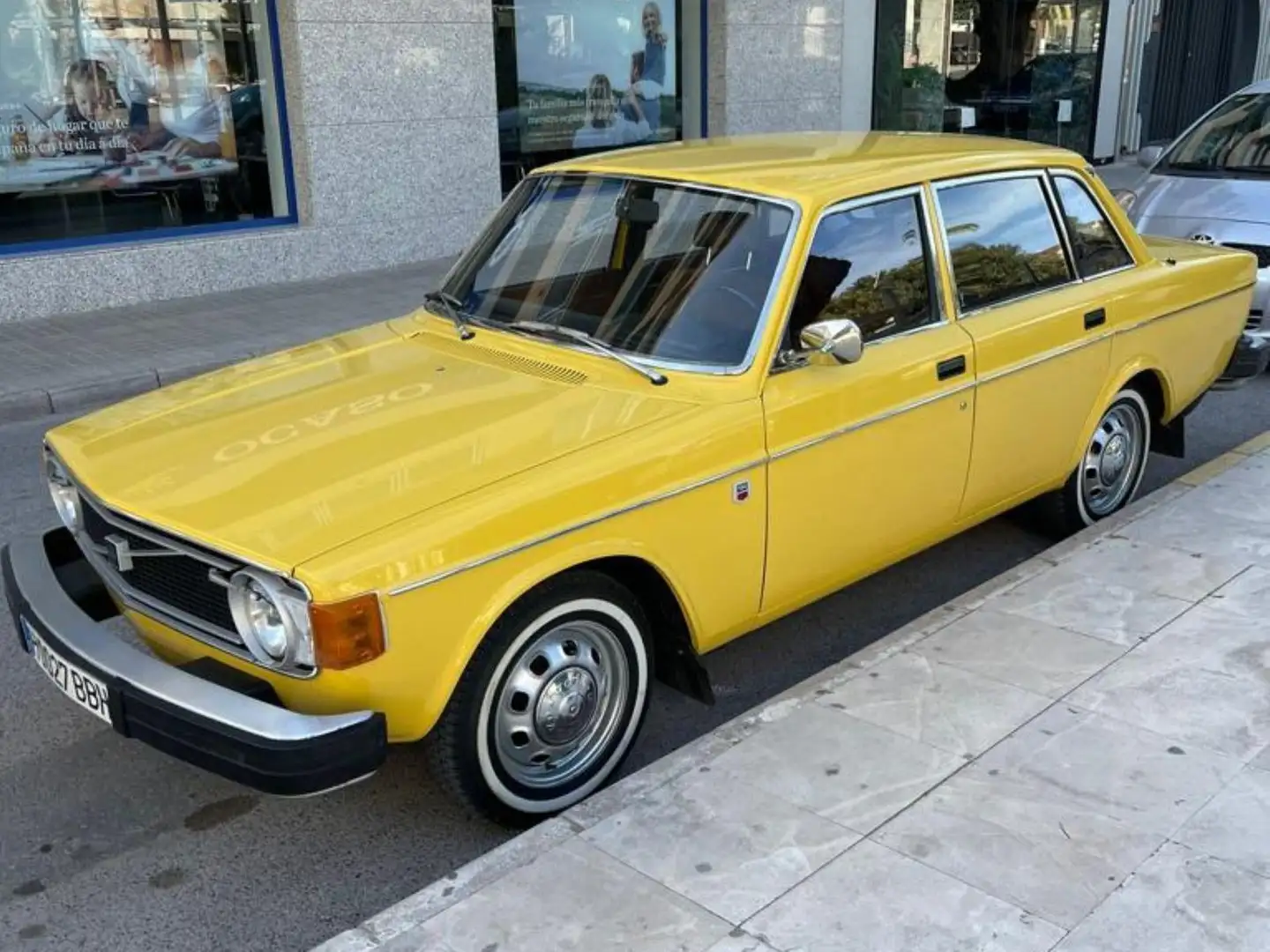 Volvo 144 deluxe sedan Aut Żółty - 2