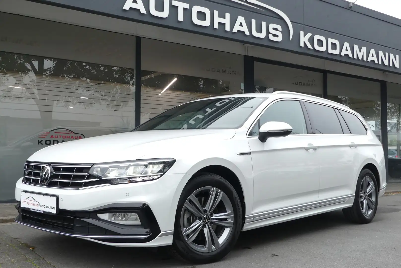 Volkswagen Passat Variant R-Line Sport*4Motion*Kamera*AHK* Wit - 1