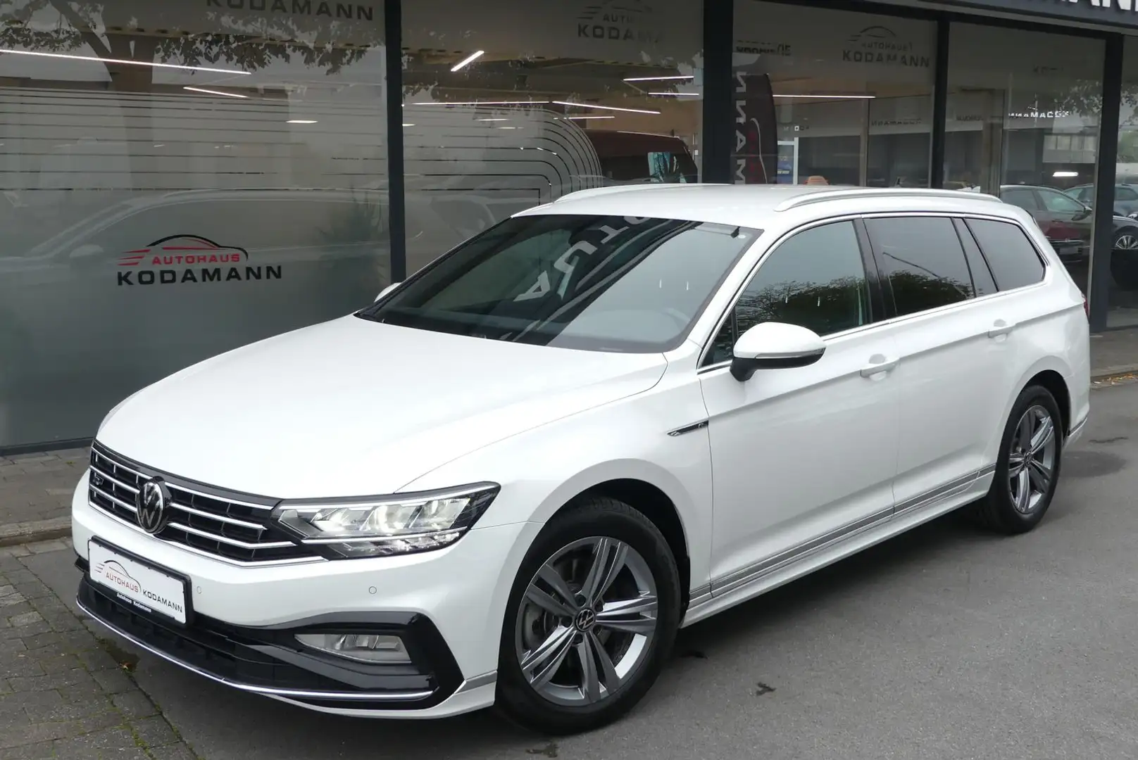Volkswagen Passat Variant R-Line Sport*4Motion*Kamera*AHK* Wit - 2