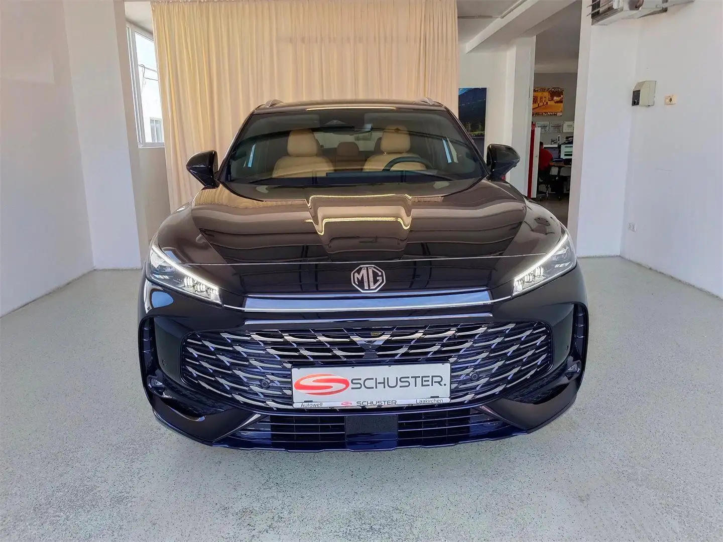 MG HS PHEV+ Luxury 21,4kWh Aut. Schwarz - 2