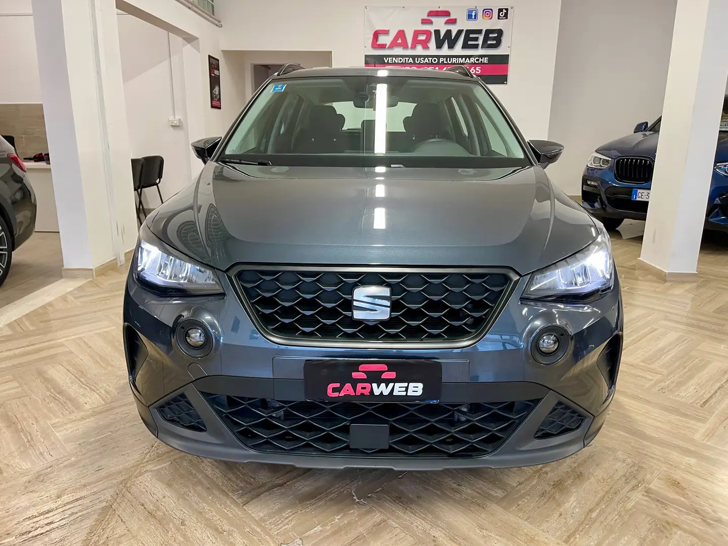 SEAT Arona 1.0 ecotsi Style 95cv Gris - 2