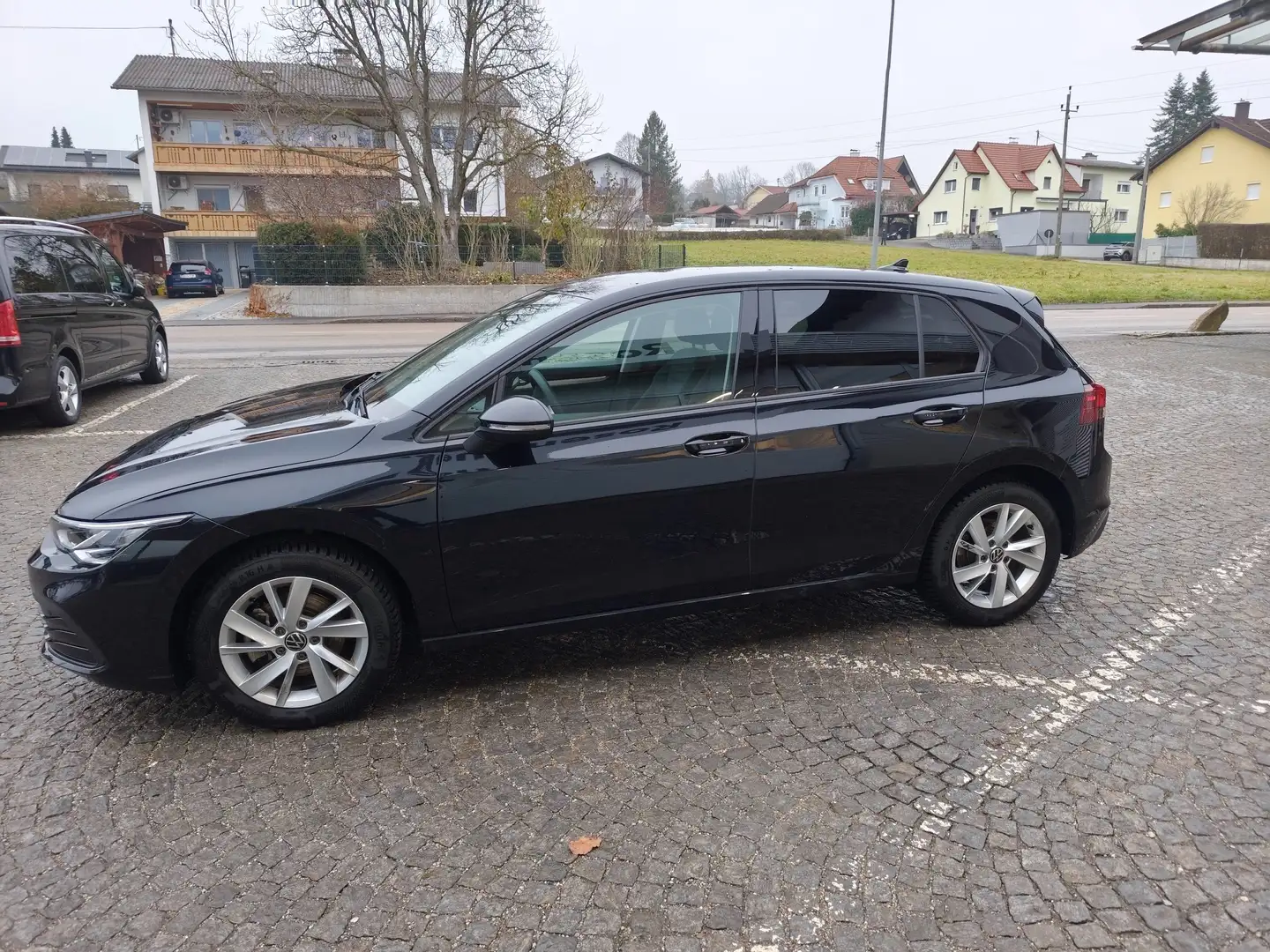 Volkswagen Golf Life Schwarz - 2