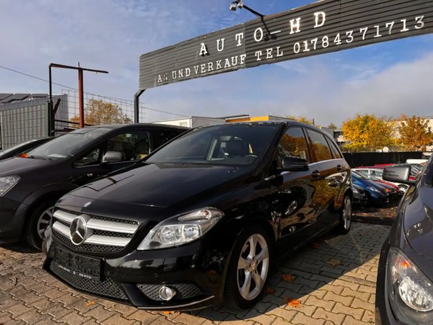 Mercedes-Benz B 180 , Anhängerkupplung,T. Leder, top,BLAUEFFICIENCY Schwarz - 1