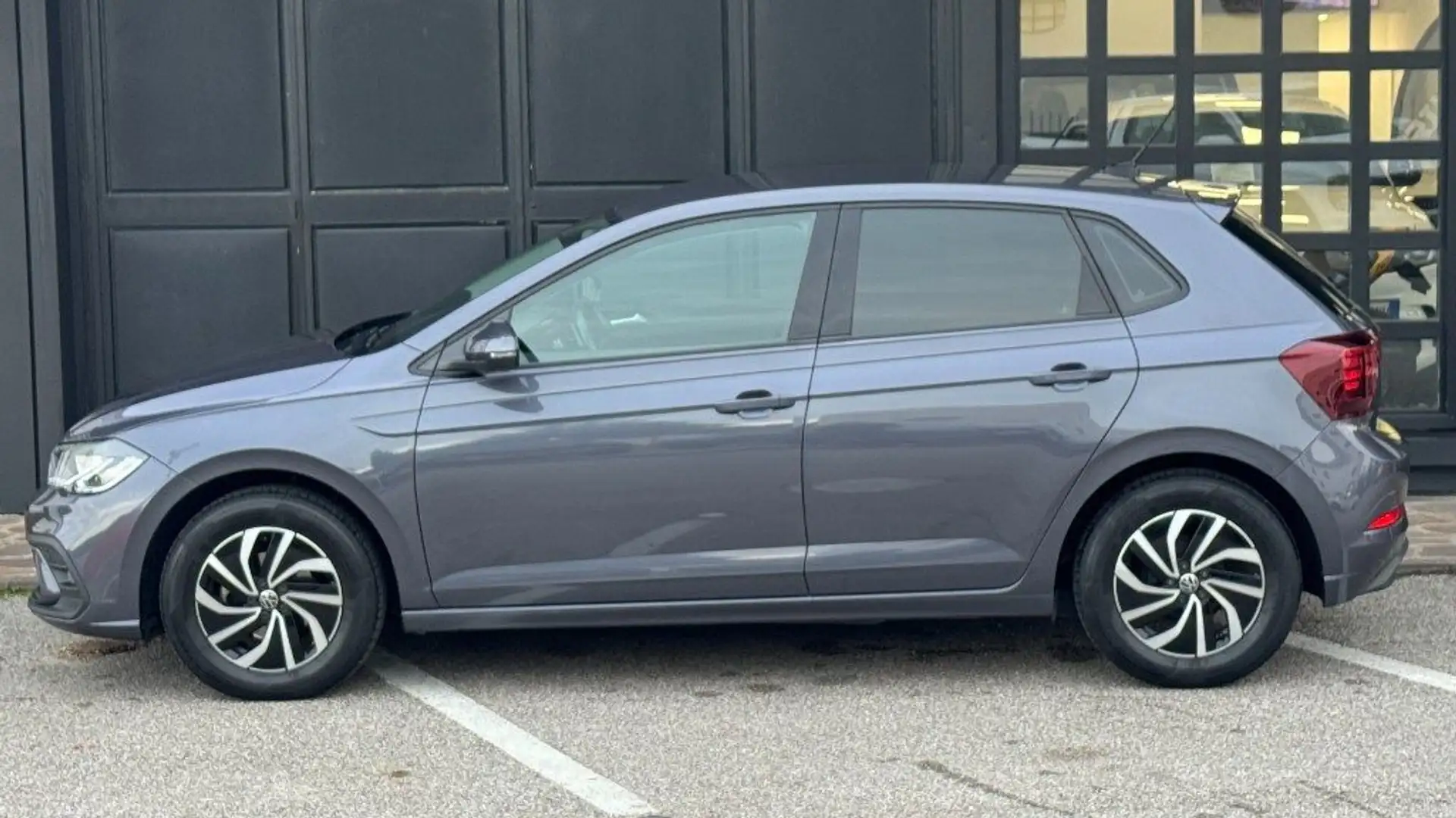 Volkswagen Polo 1.0 Life Grau - 2