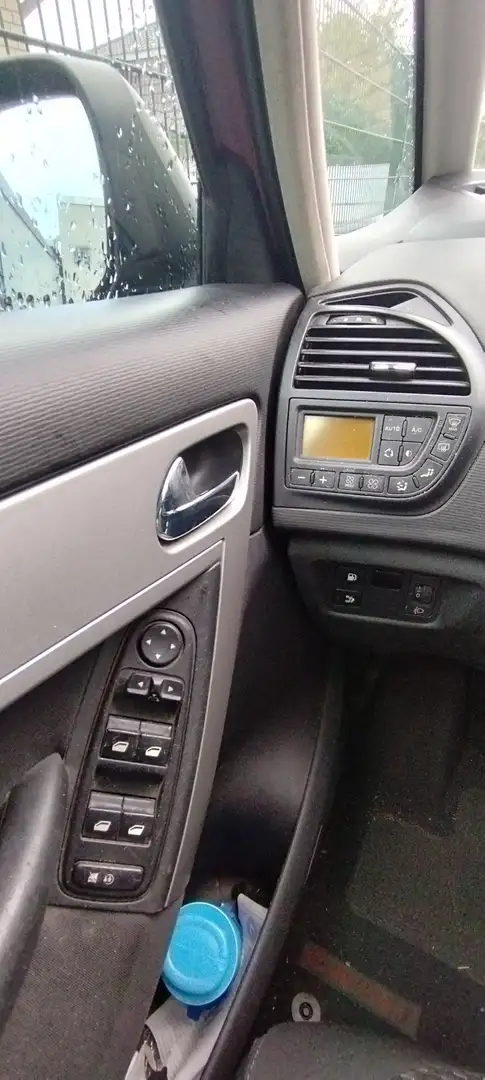 Citroen C4 Picasso C4 Picasso 2.0 HDi FAP 7-Sitzer ESG6 Confort Rot - 2