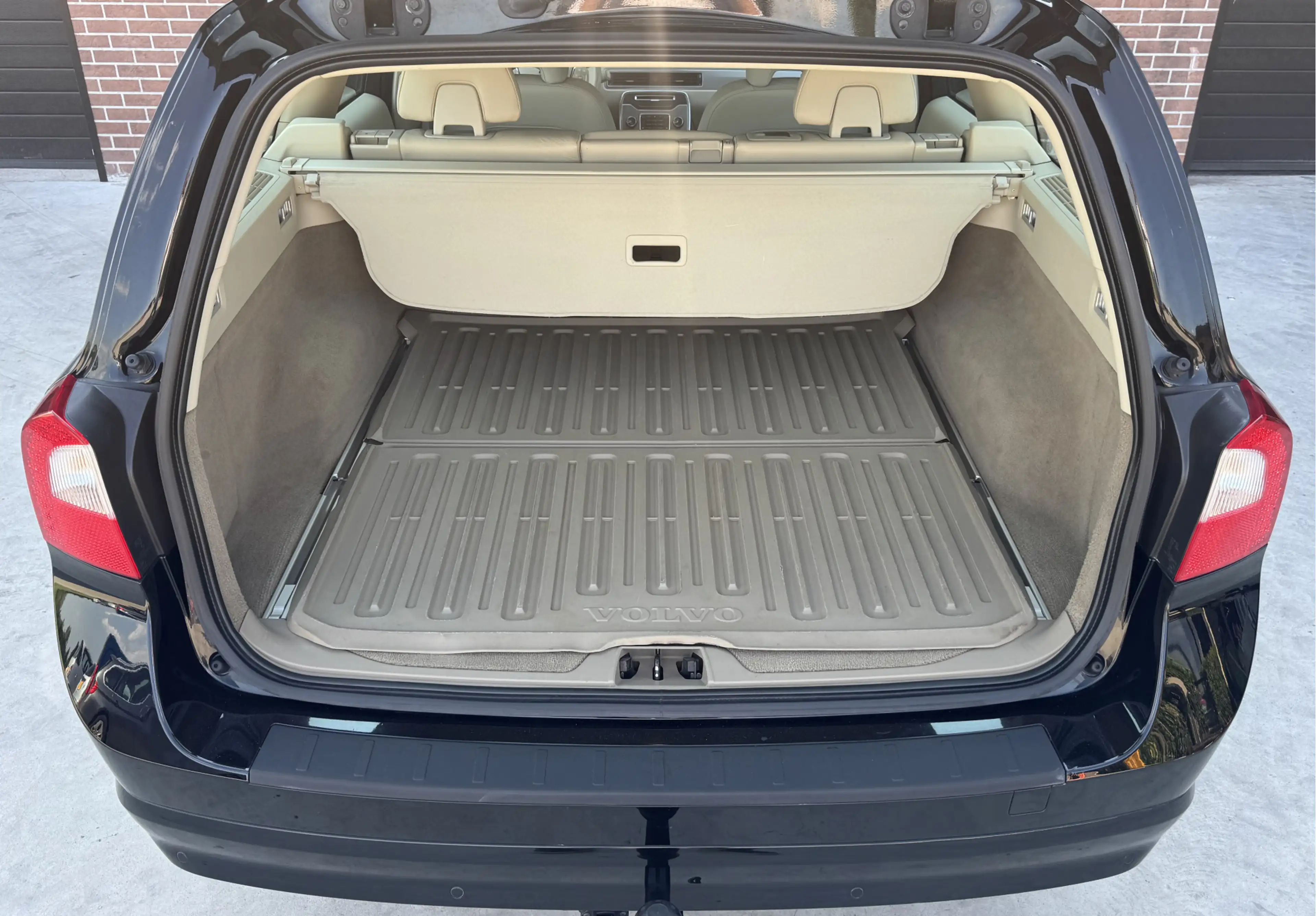 Volvo V70 1.6 T4 SUMMUM | LEDER! | XENON! | TREKHAAK! — photo 28