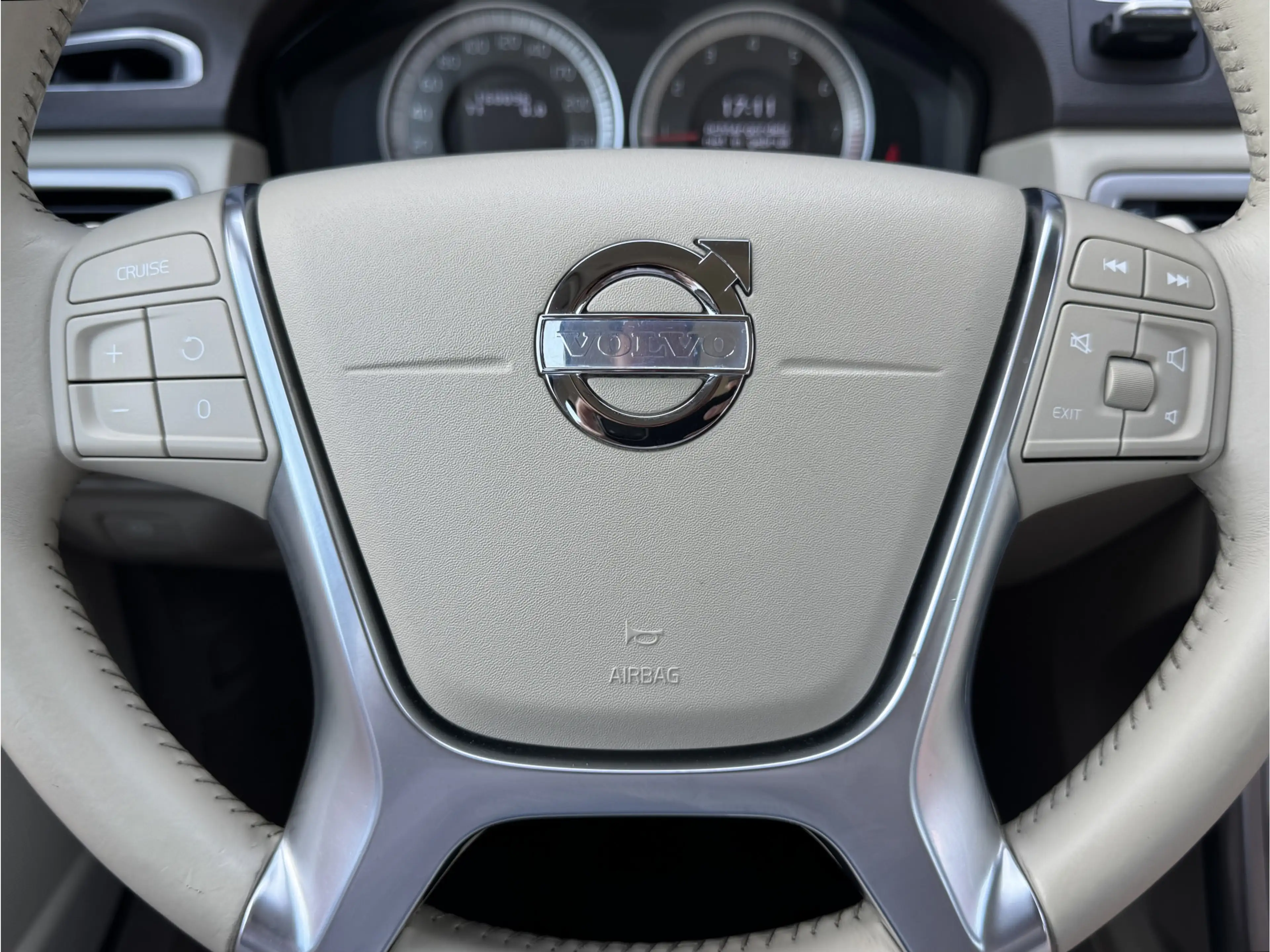 Volvo V70 1.6 T4 SUMMUM | LEDER! | XENON! | TREKHAAK! — photo 17