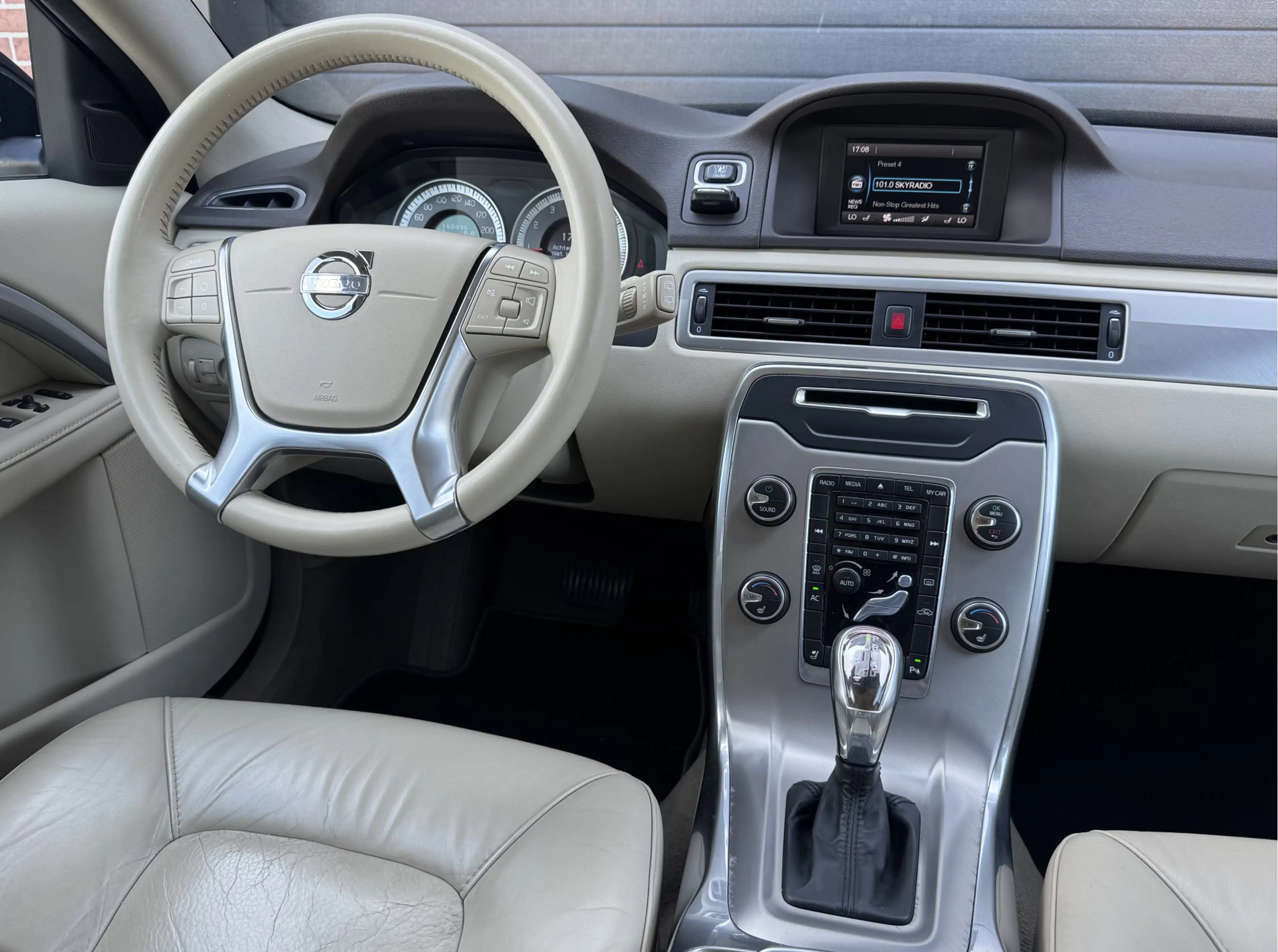 Volvo V70 1.6 T4 SUMMUM | LEDER! | XENON! | TREKHAAK! — photo 12