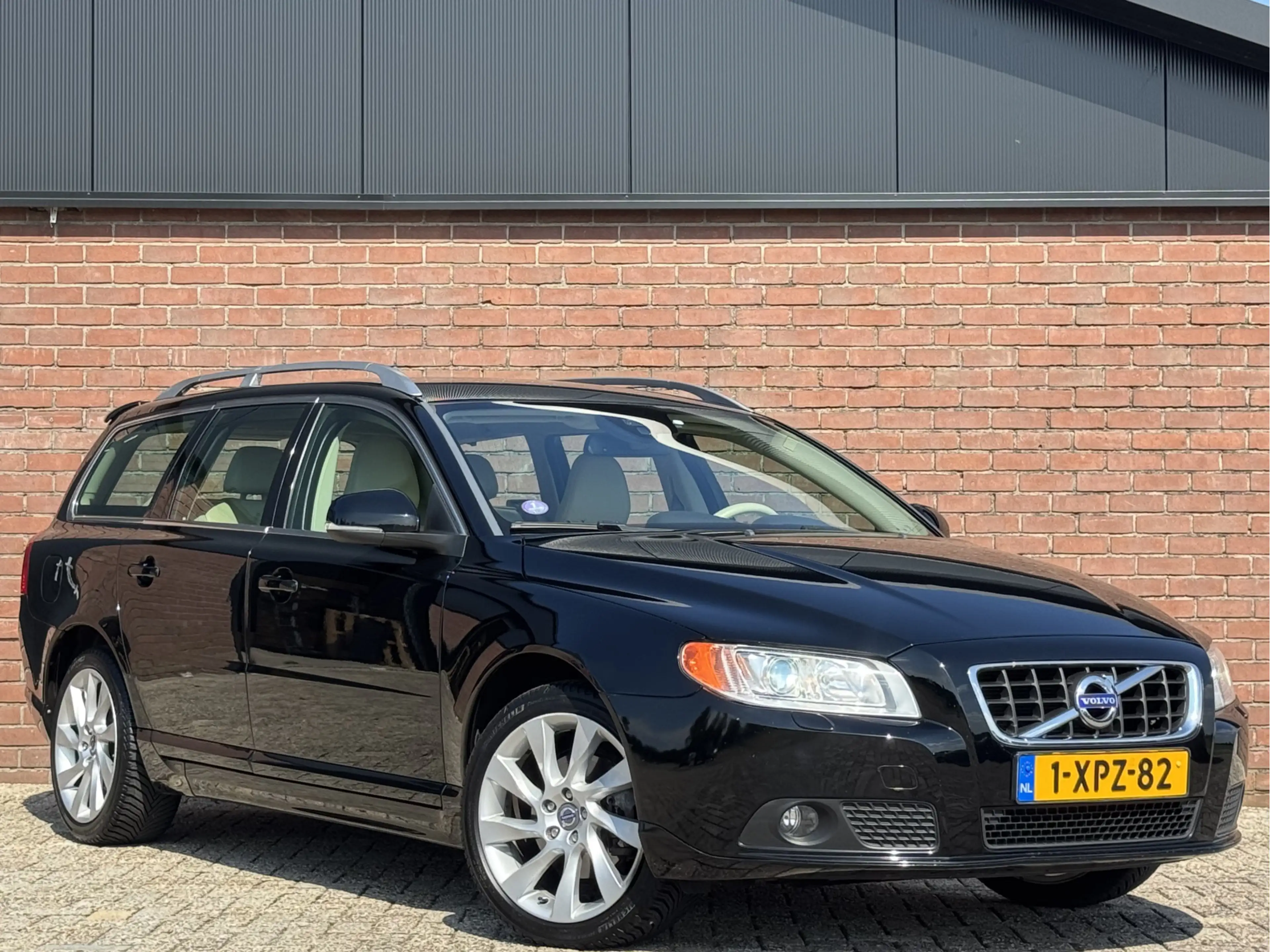 Volvo V70 1.6 T4 SUMMUM | LEDER! | XENON! | TREKHAAK! — photo 4