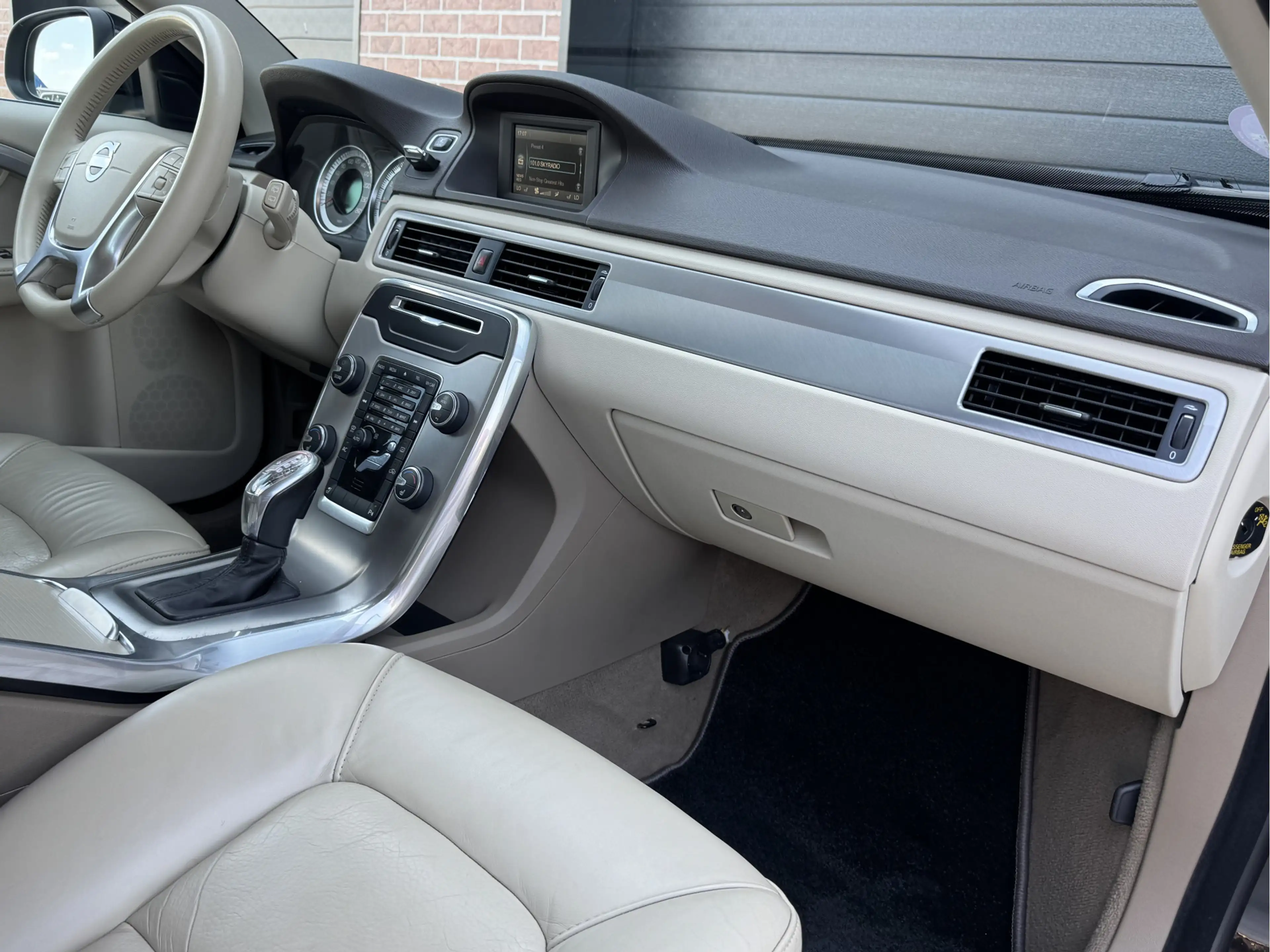 Volvo V70 1.6 T4 SUMMUM | LEDER! | XENON! | TREKHAAK! — photo 11