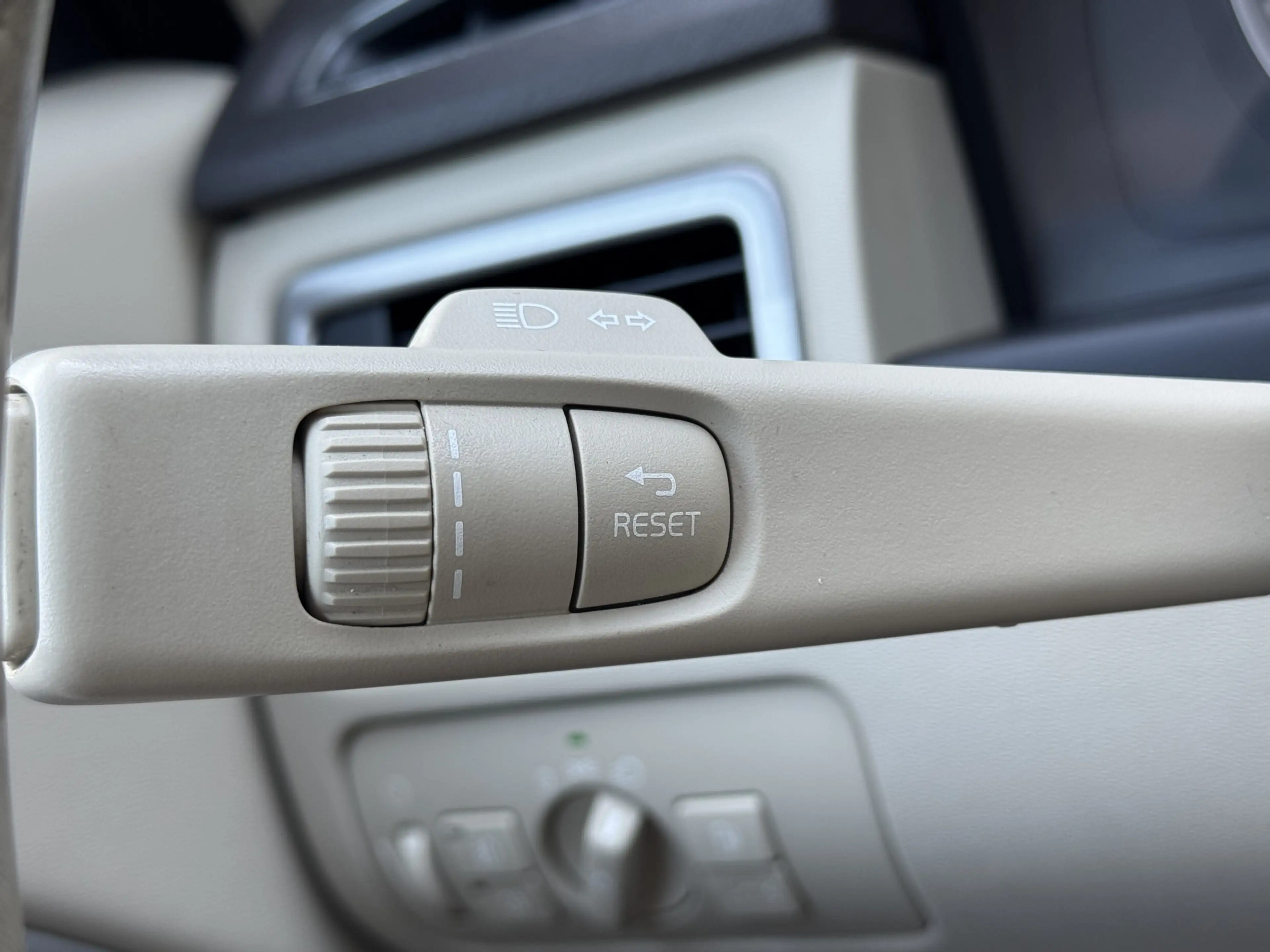 Volvo V70 1.6 T4 SUMMUM | LEDER! | XENON! | TREKHAAK! — photo 20