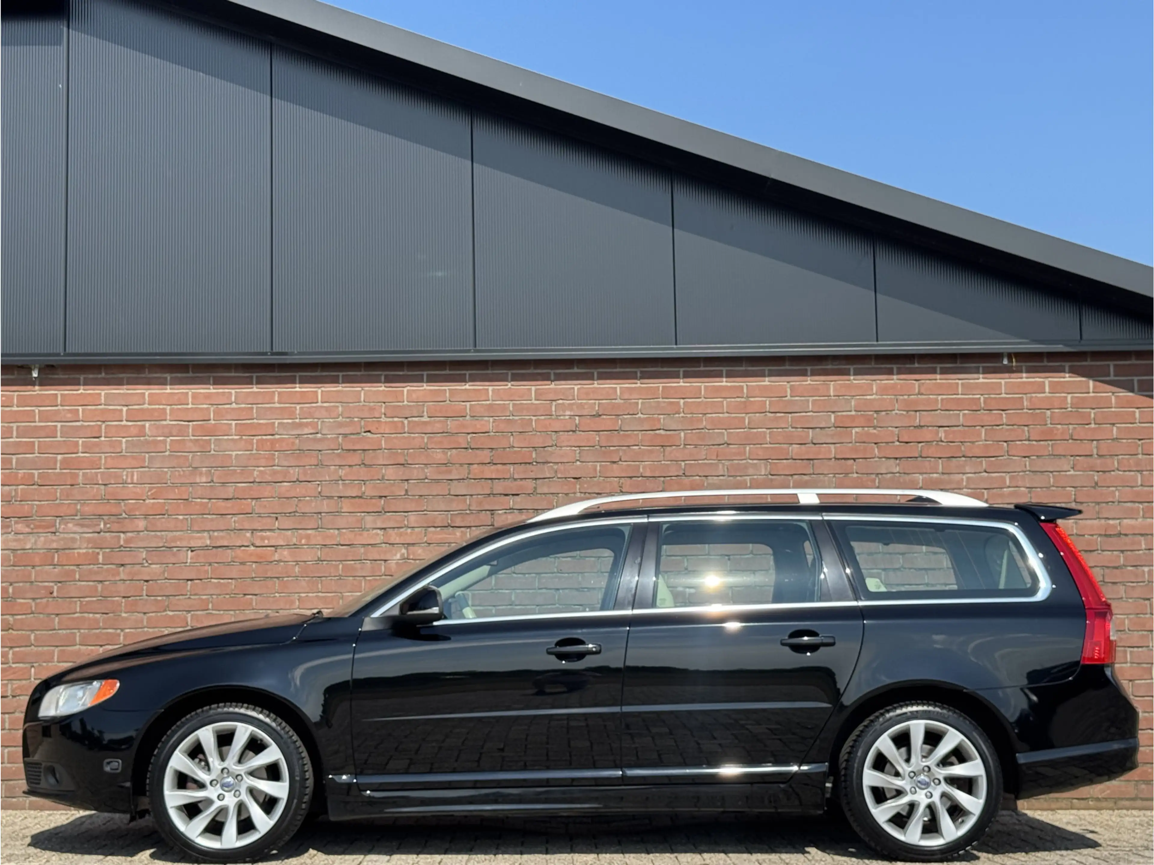 Volvo V70 1.6 T4 SUMMUM | LEDER! | XENON! | TREKHAAK! — photo 3