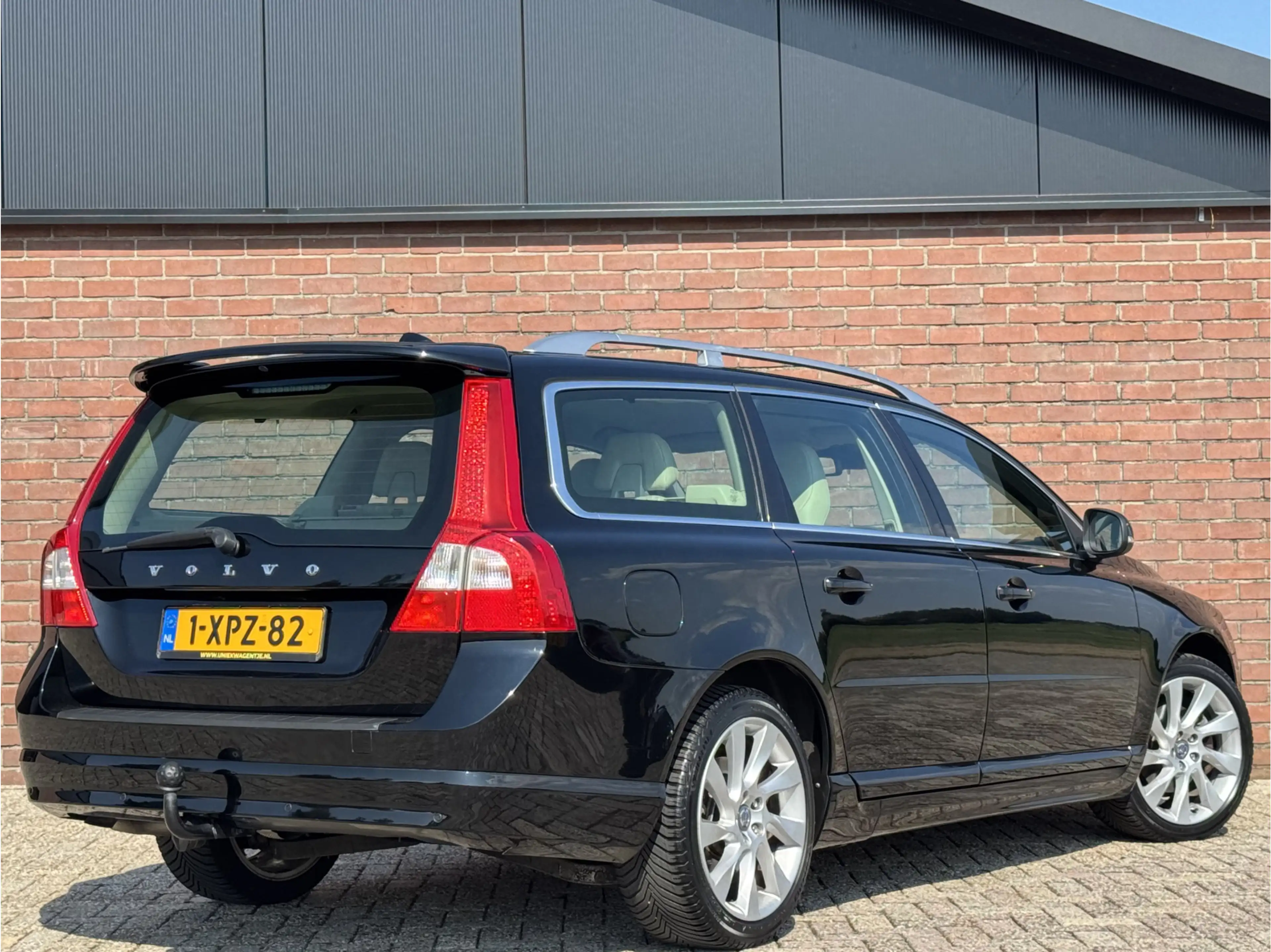 Volvo V70 1.6 T4 SUMMUM | LEDER! | XENON! | TREKHAAK! — photo 8
