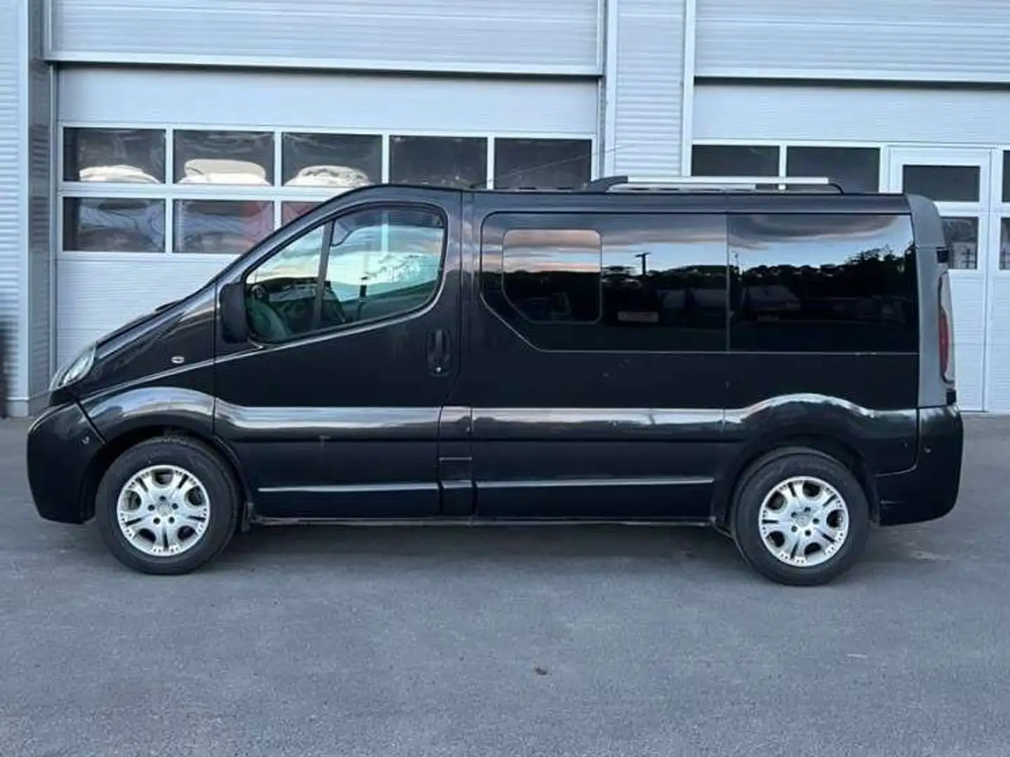 Opel Vivaro Vivaro Combi L2H1 2,5 DTI 2,9t lang Negro - 2