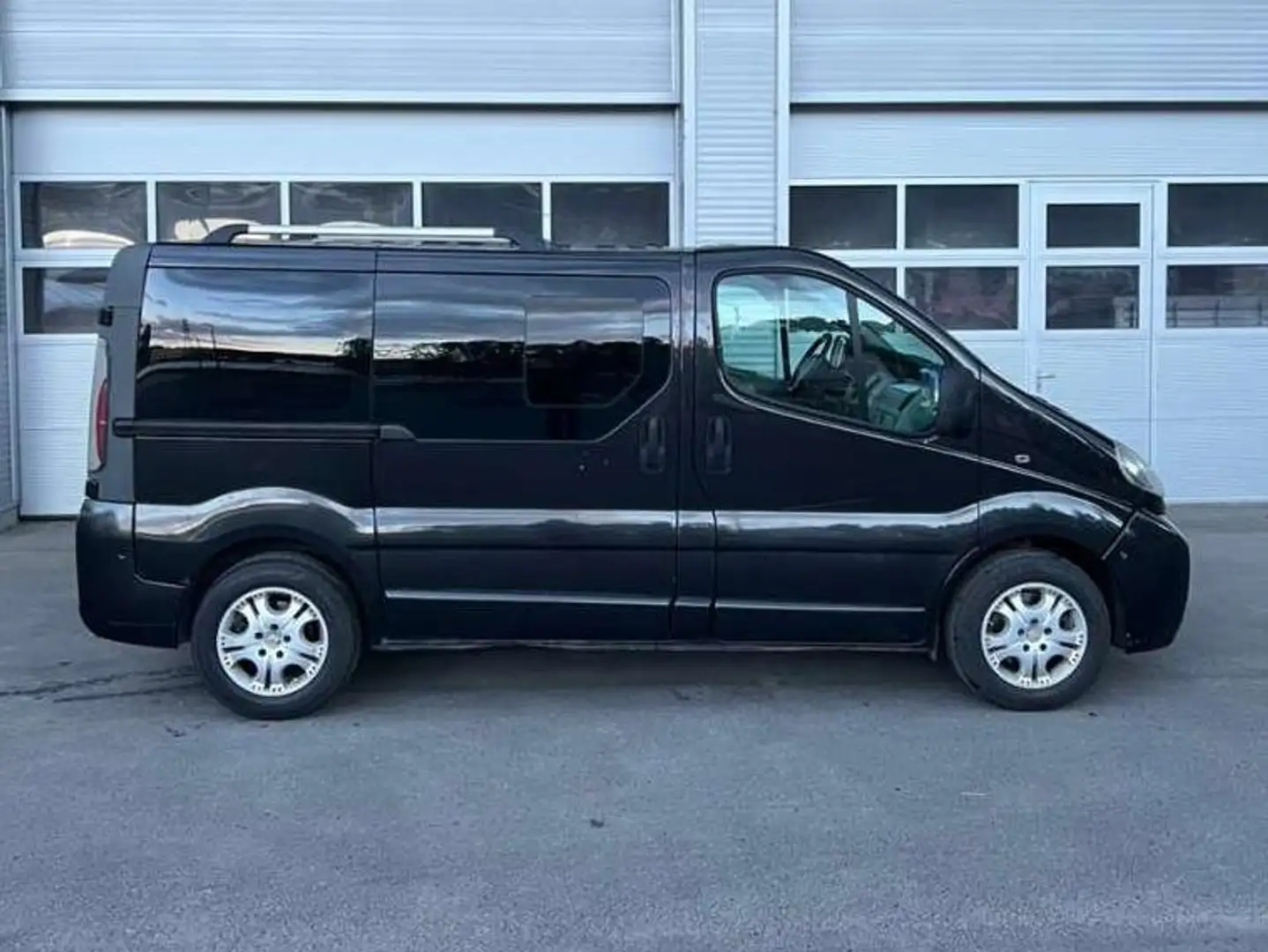 Opel Vivaro Vivaro Combi L2H1 2,5 DTI 2,9t lang Negro - 1