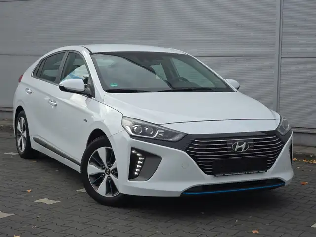 Hyundai IONIQ Style Plug In Hybrid (1 Hand)
