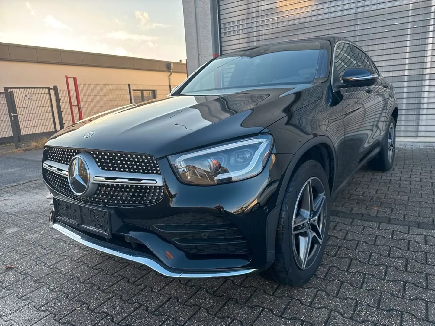 Mercedes-Benz GLC 300 4Matic AMG Line Schwarz - 1
