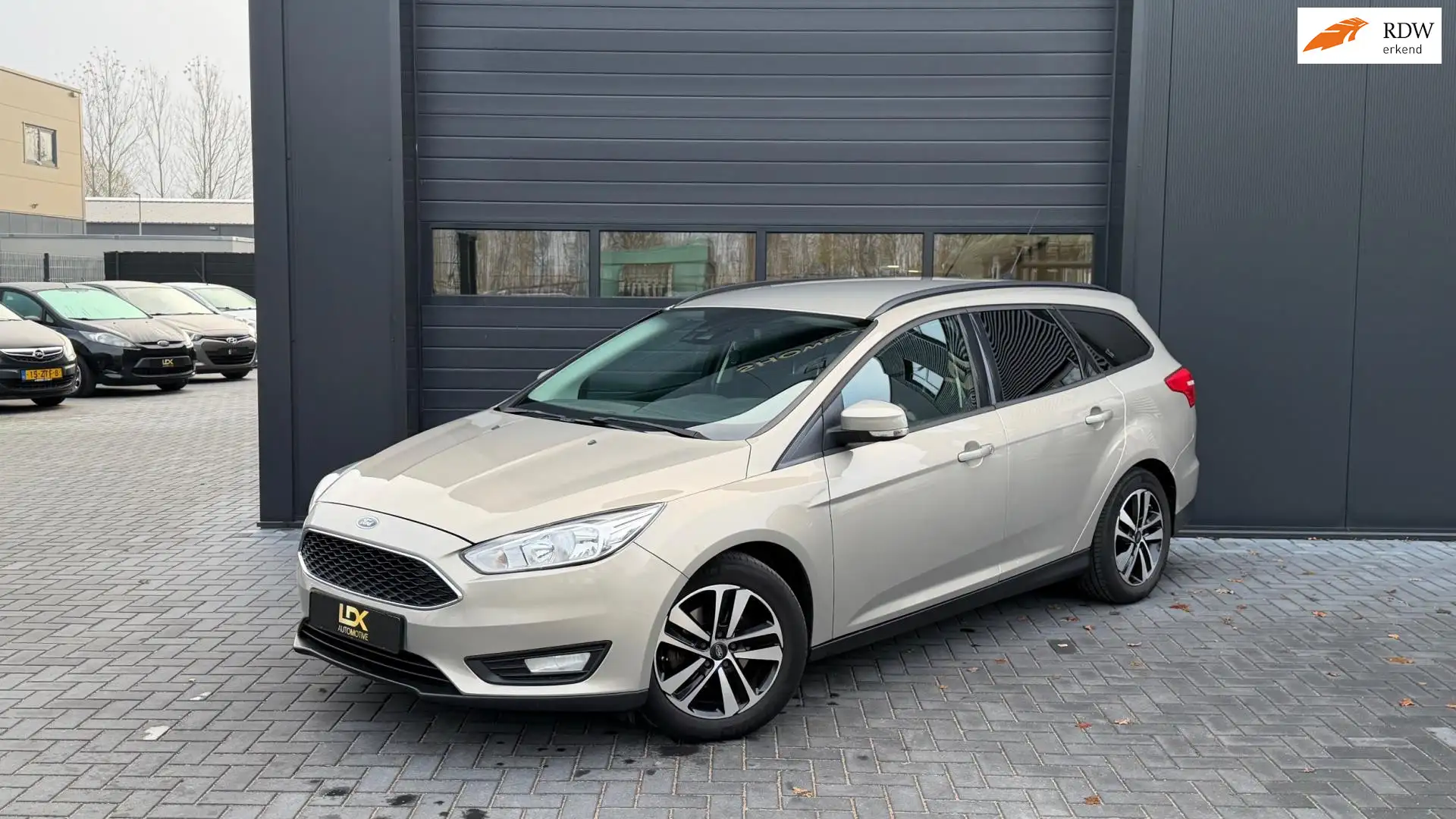 Ford Focus Wagon 1.0 First Edition Clima|Trekhaak|Stuur+Stoel Gris - 1