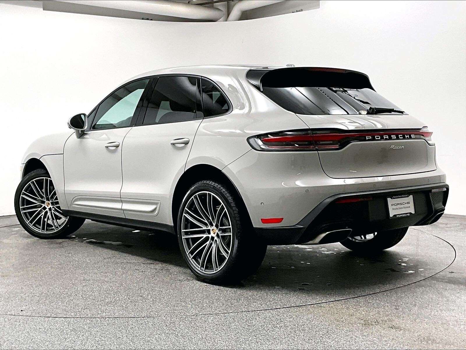 2026 Porsche Macan AWD thumb 7