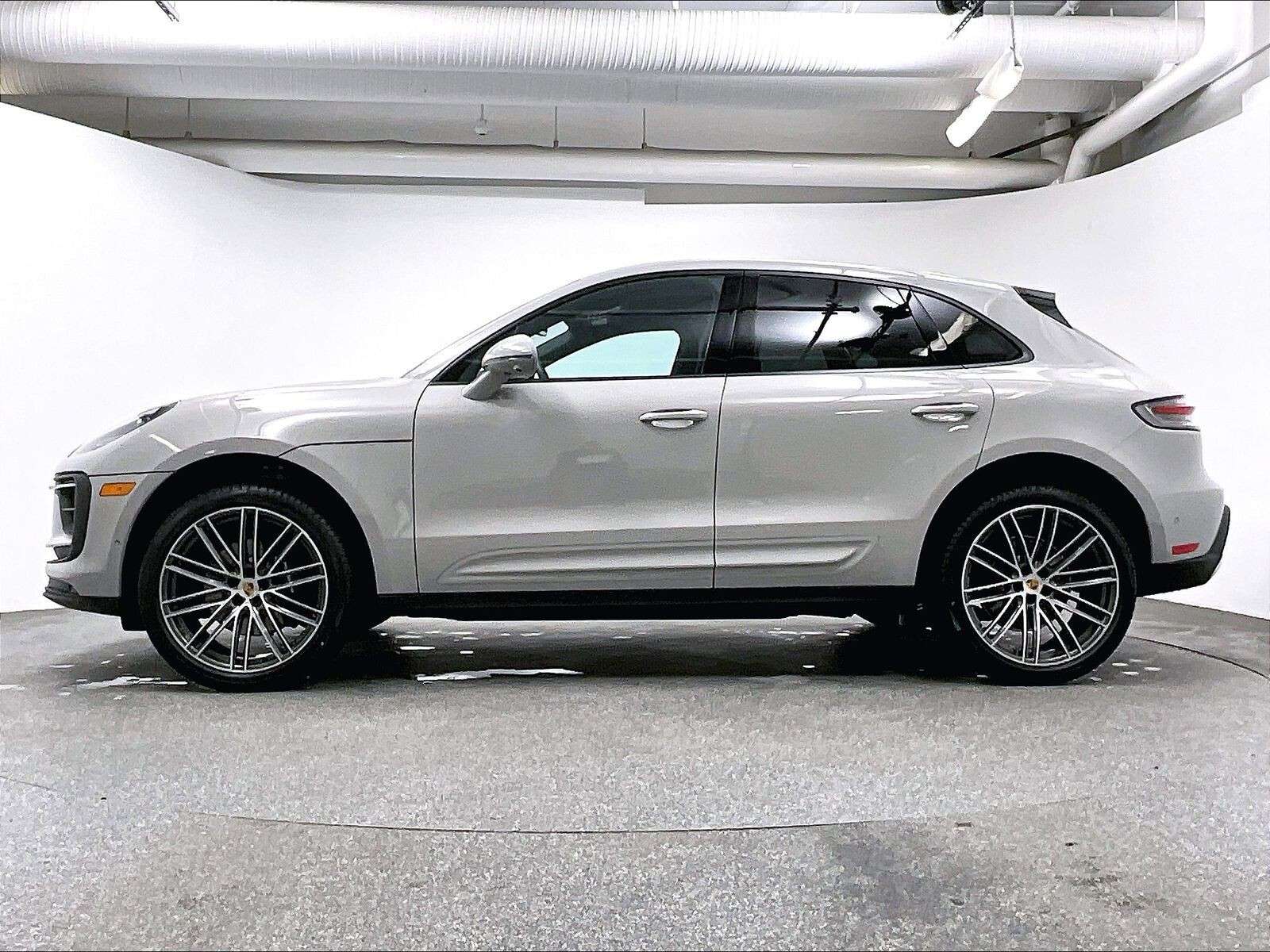 2026 Porsche Macan AWD thumb 8