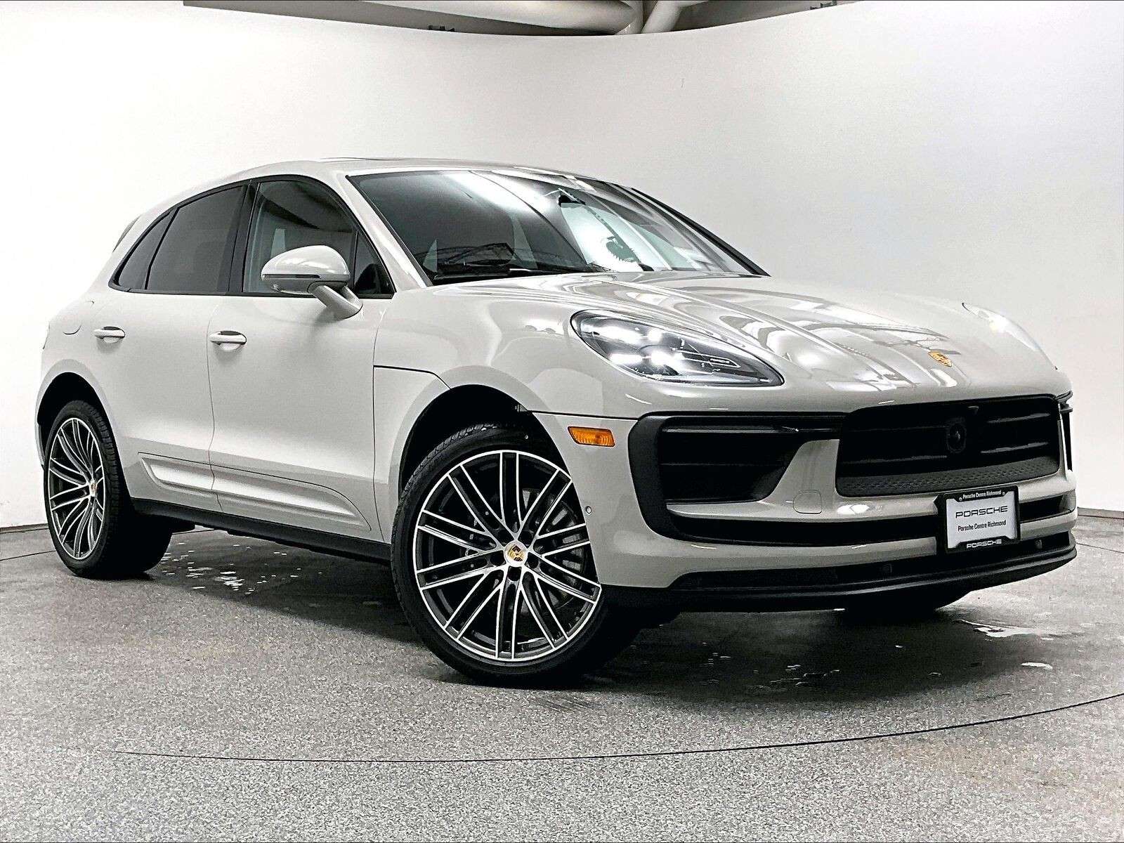 2026 Porsche Macan AWD alt 3