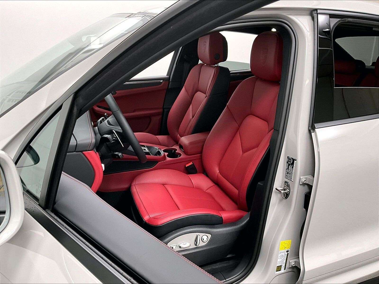 2026 Porsche Macan AWD thumb 12