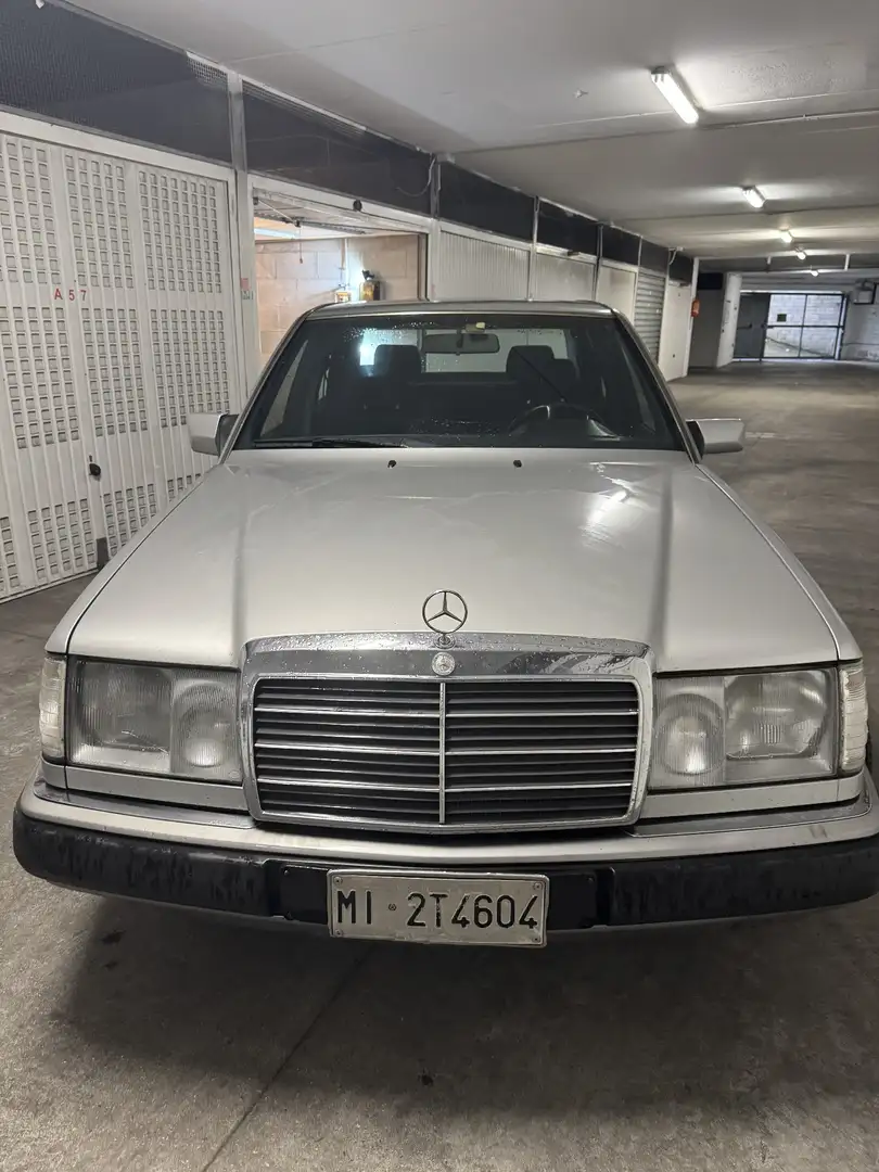 Mercedes-Benz 200 209e - 2