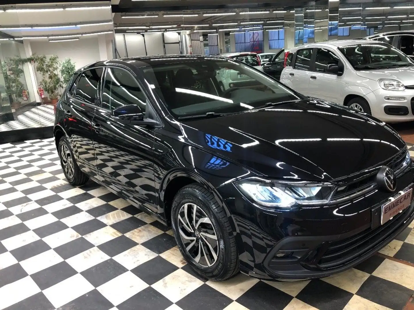 Volkswagen Polo 1.0 TSI Edition Plus Schwarz - 2