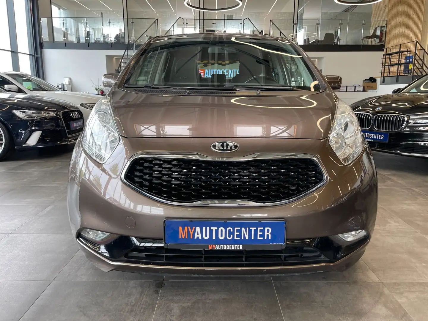 Kia Venga 1.6 Dream Team Aut. *NAVI*KAM*LKHZ*SHZ* Béžová - 2