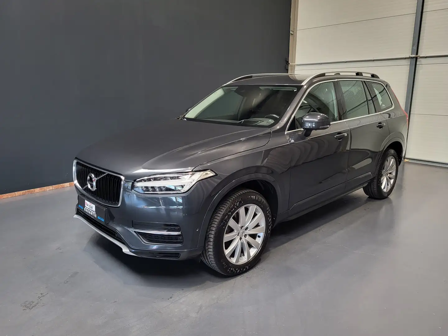 Volvo XC90 D5 Momentum AWD *TOP Ausstattung| 7-Sitze* Grau - 1