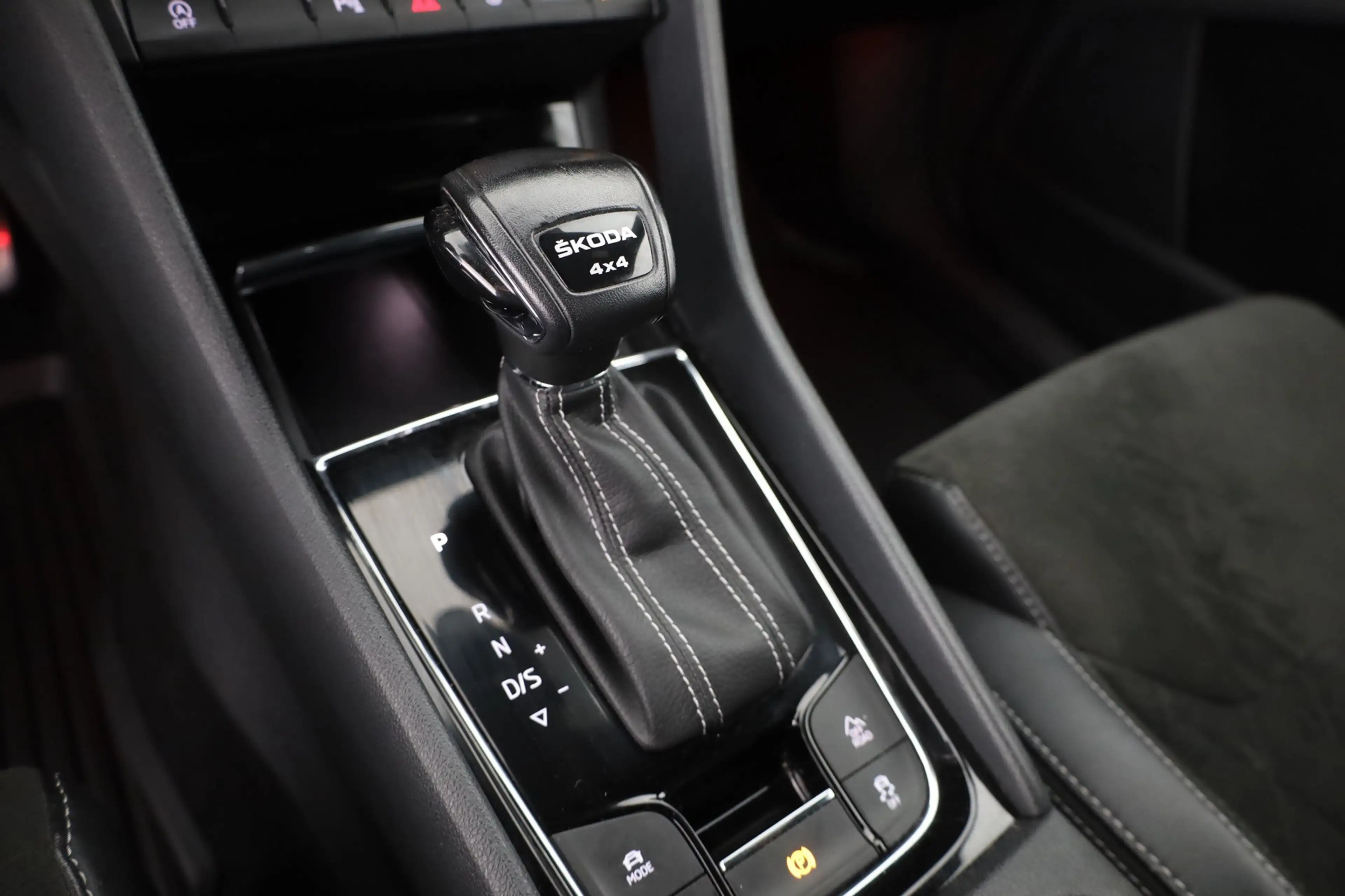 Skoda Kodiaq 2.0 TDI DSG Sportline 4x4 LED Navi AHK — photo 14