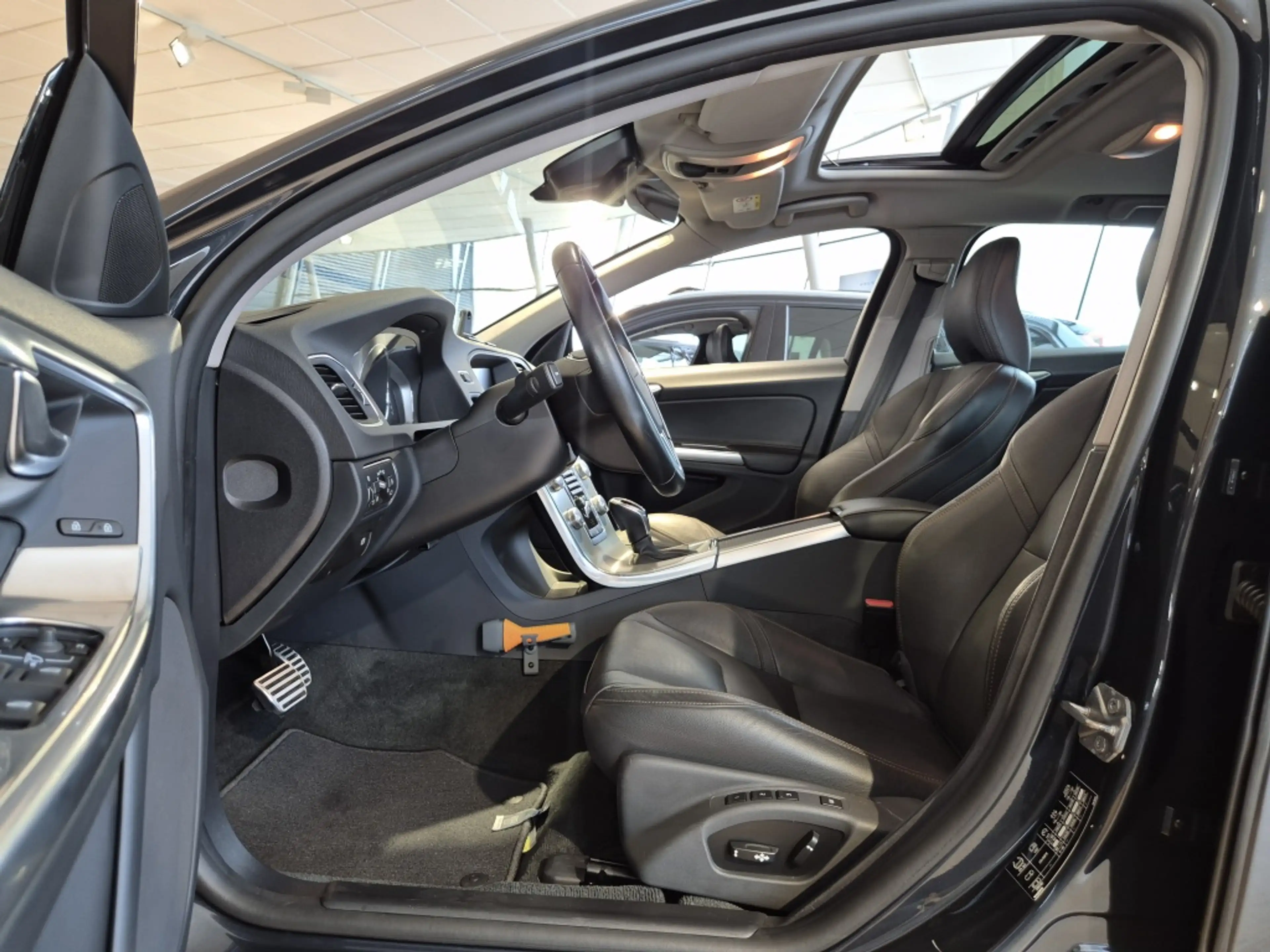 Volvo V60 Cross Country T5 Polar+ Luxury line | Camera | leder | S/K Dak — photo 19