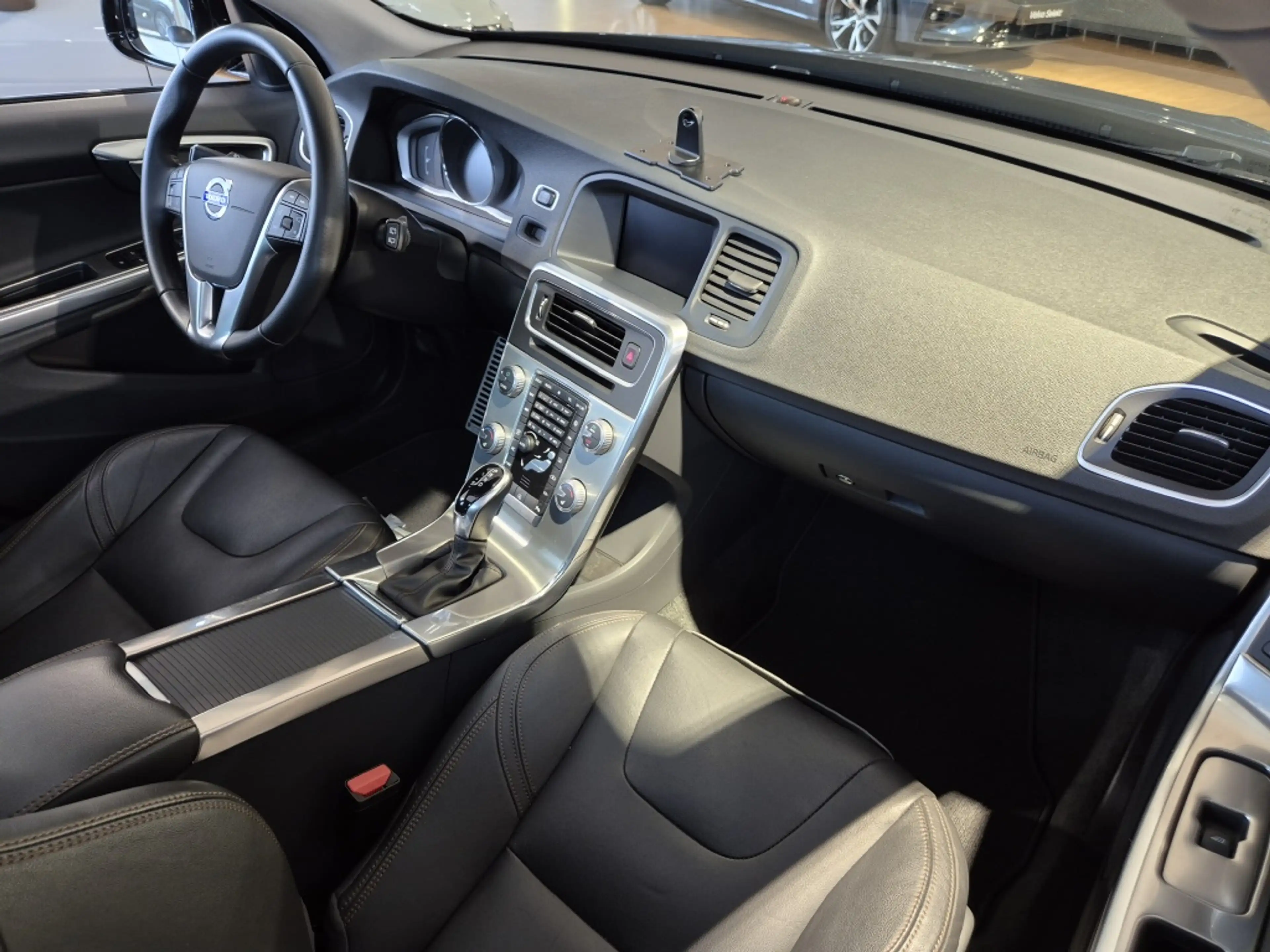 Volvo V60 Cross Country T5 Polar+ Luxury line | Camera | leder | S/K Dak — photo 3