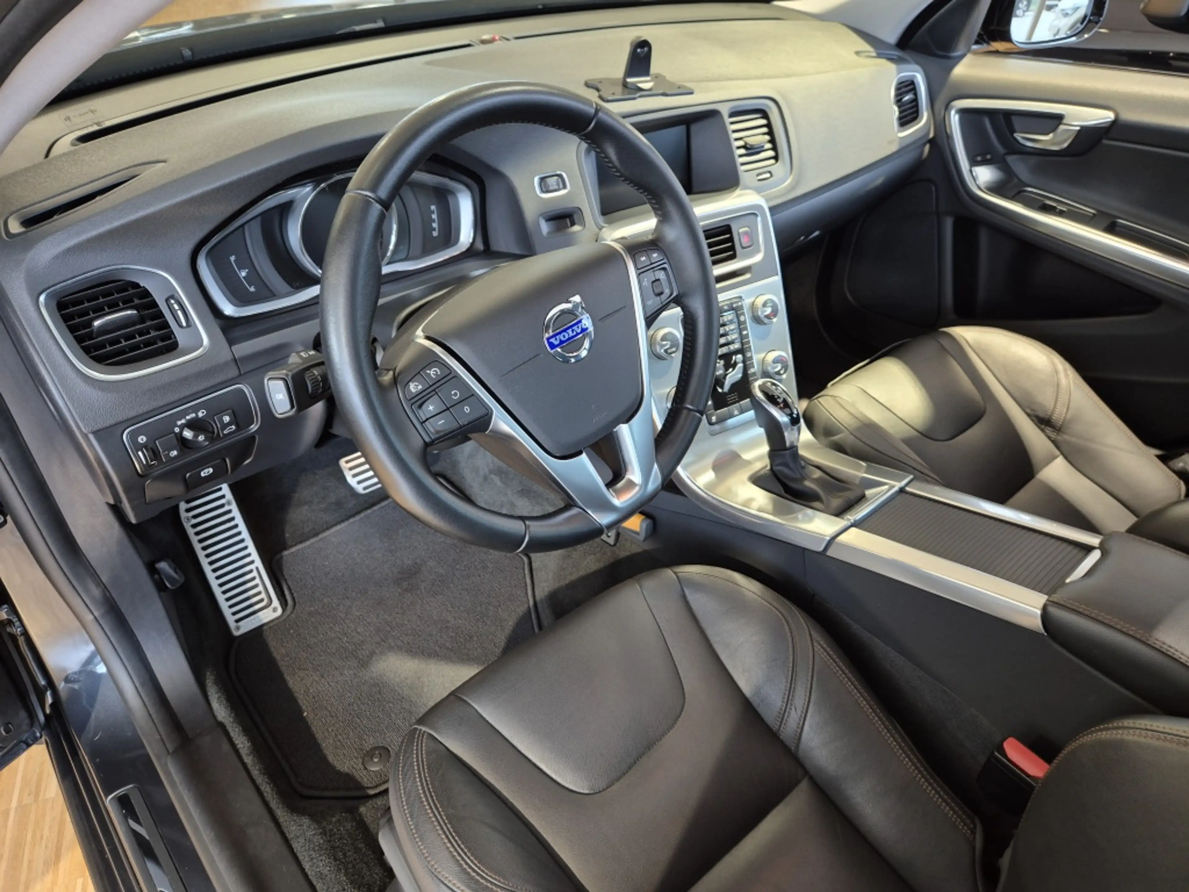 Volvo V60 Cross Country T5 Polar+ Luxury line | Camera | leder | S/K Dak — photo 18