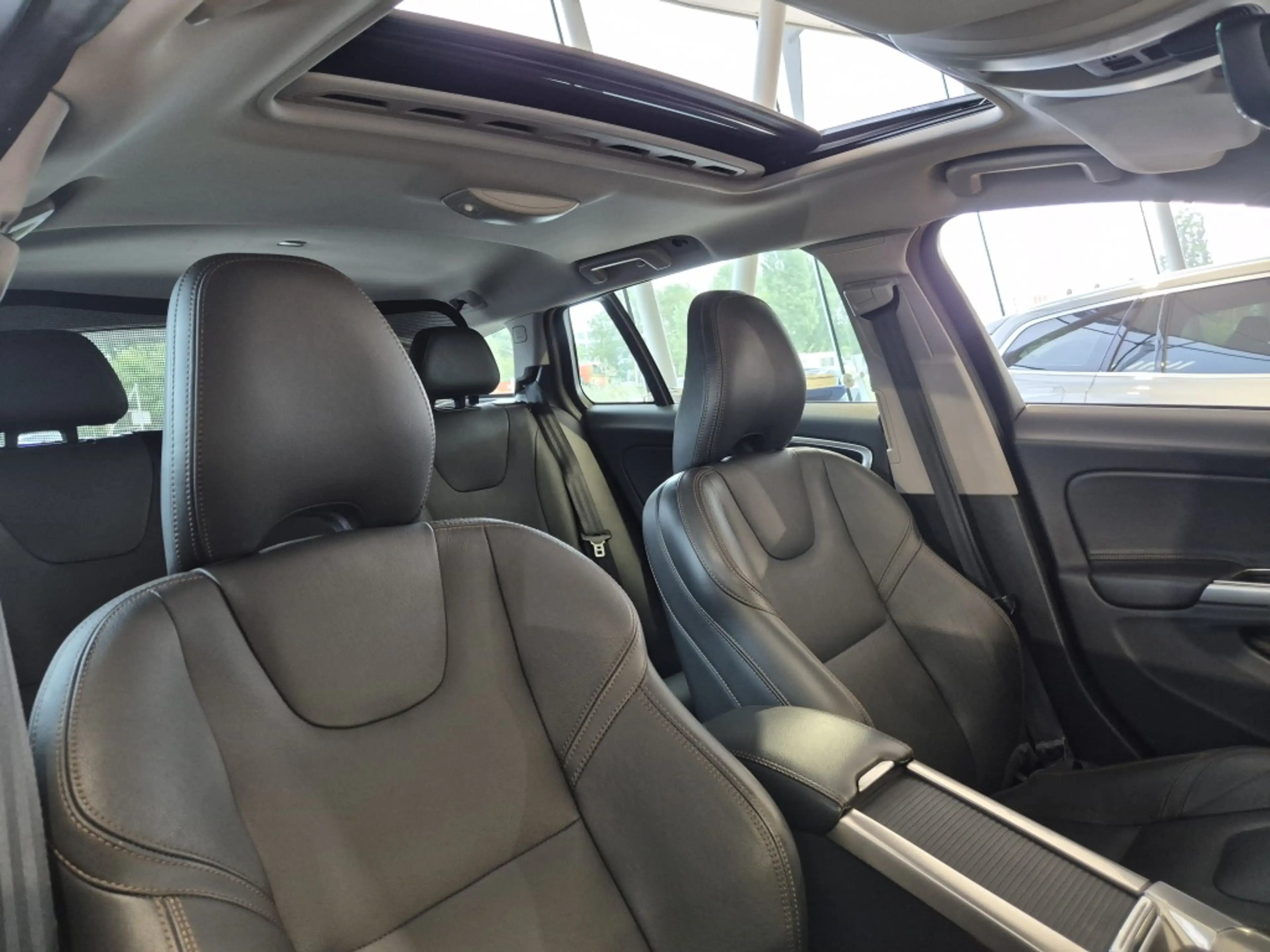 Volvo V60 Cross Country T5 Polar+ Luxury line | Camera | leder | S/K Dak — photo 13