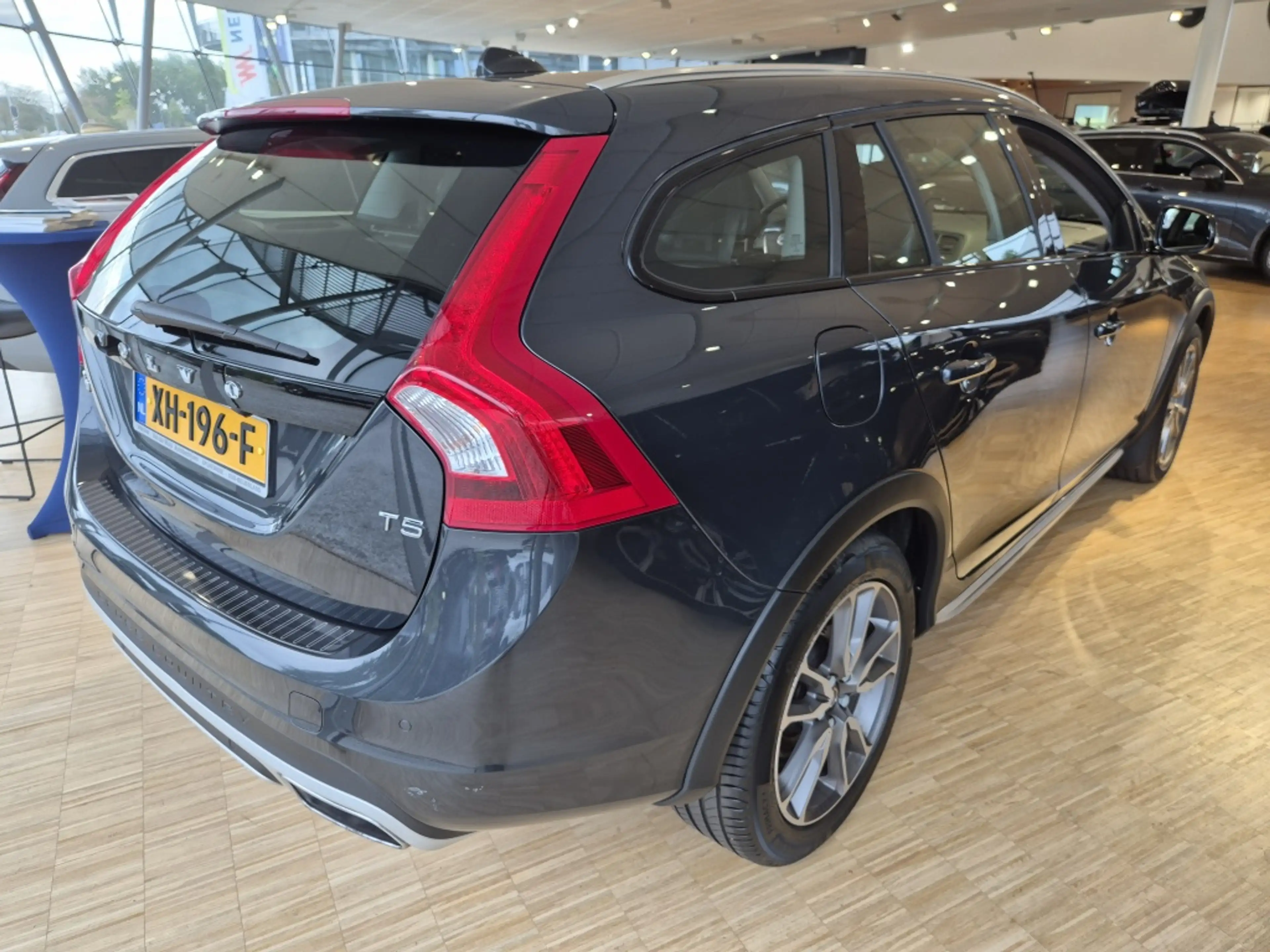 Volvo V60 Cross Country T5 Polar+ Luxury line | Camera | leder | S/K Dak — photo 9