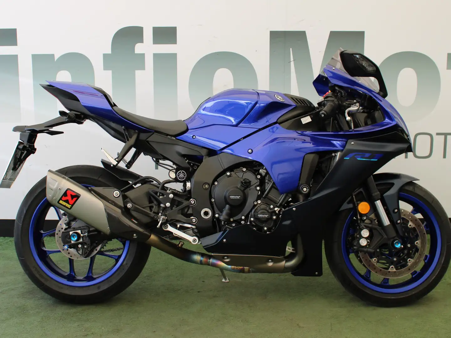 Yamaha YZF-R1 - 1