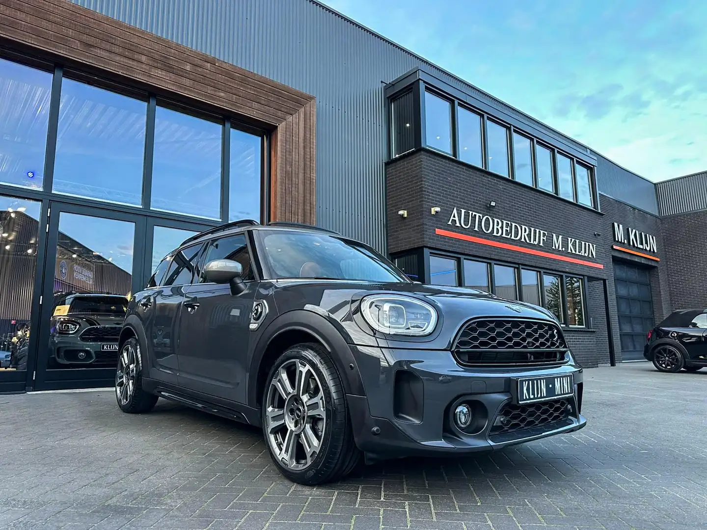 MINI Cooper SE Countryman Mini 2.0 ALL4 MINI Yours aut 220pk/Chester brown l Szary - 1
