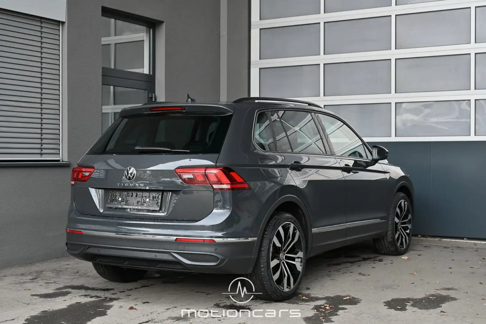 Volkswagen Tiguan 2.0 TDI BMT Life DSG Pickerl NEU Grau - 2