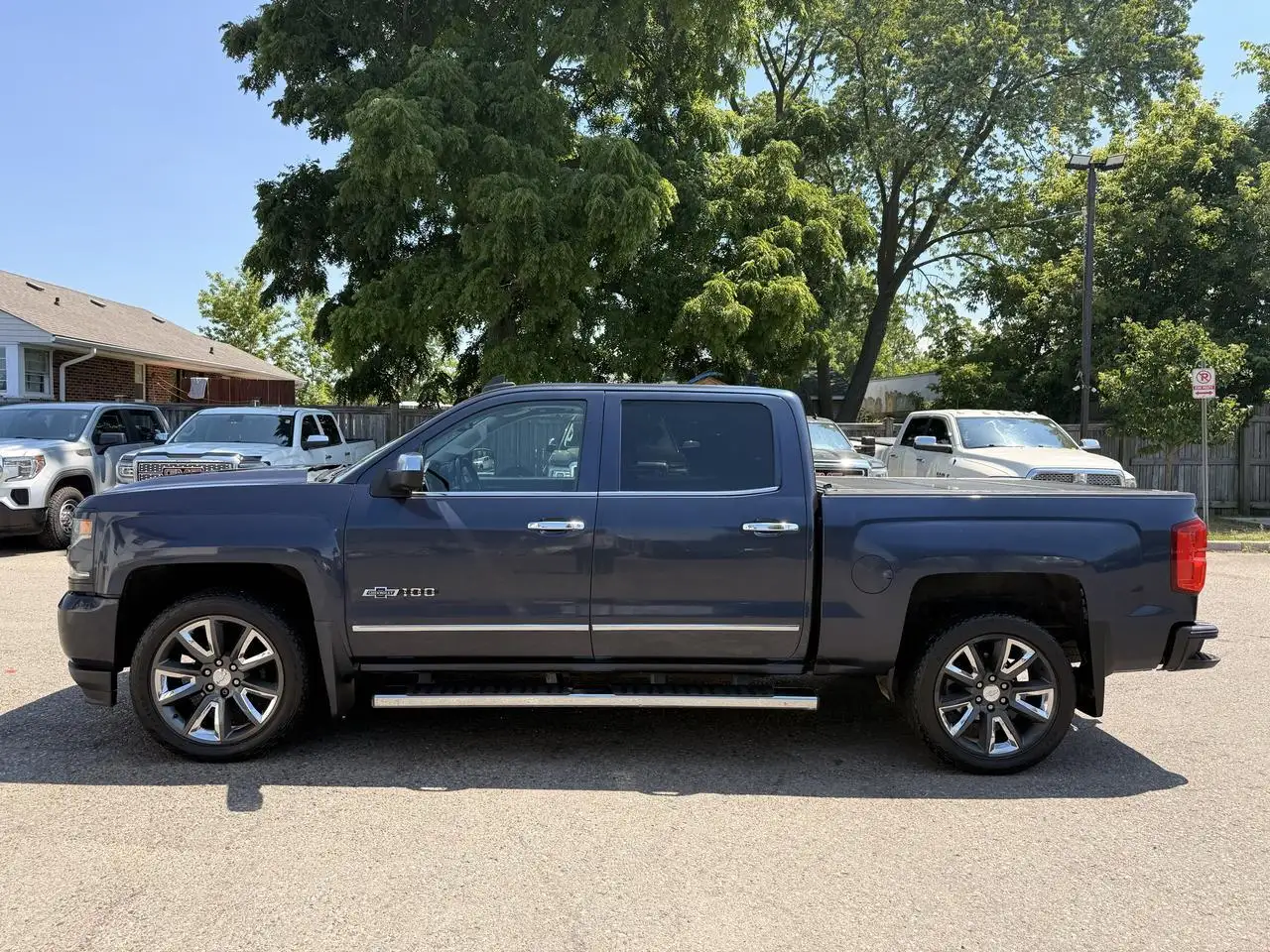Chevrolet Silverado 1500 снимка Chevrolet Silverado 1500
