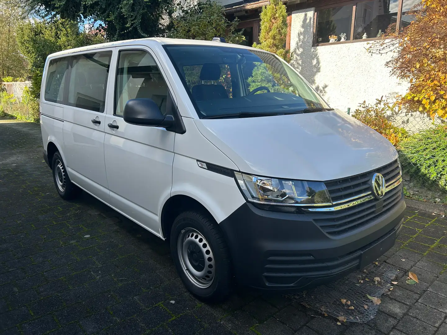 Volkswagen T6.1 Kombi 2,0 TDI SHZ PDC 3-3-3 BT BC Weiß - 1