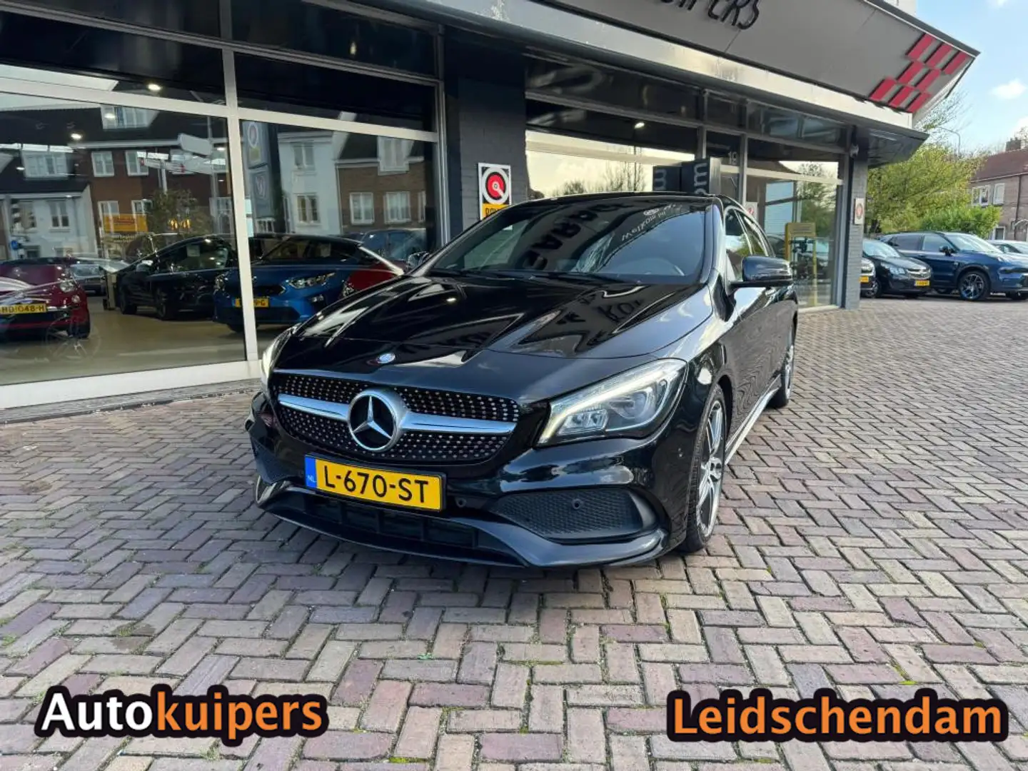 Mercedes-Benz CLA 180 Shooting Brake Prestige Negro - 2