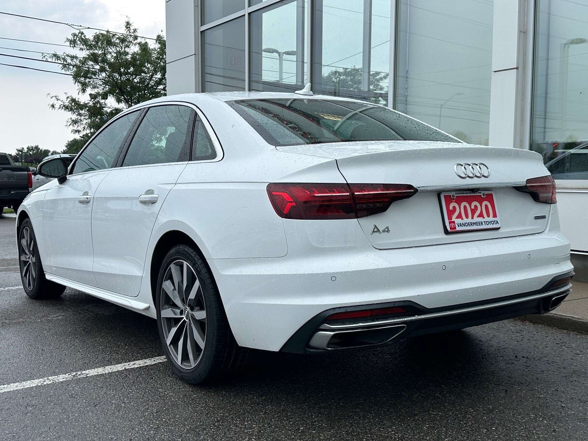 2020 Audi A4 ONE OWNER+DEALER SERVICED! alt 5