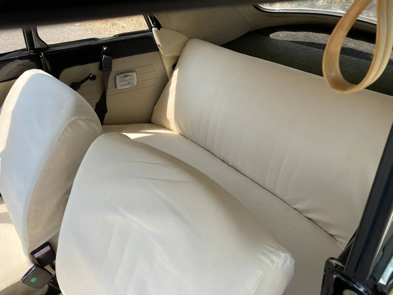 Volkswagen Maggiolino 1302 Cabrio vetro piatto, foto 9