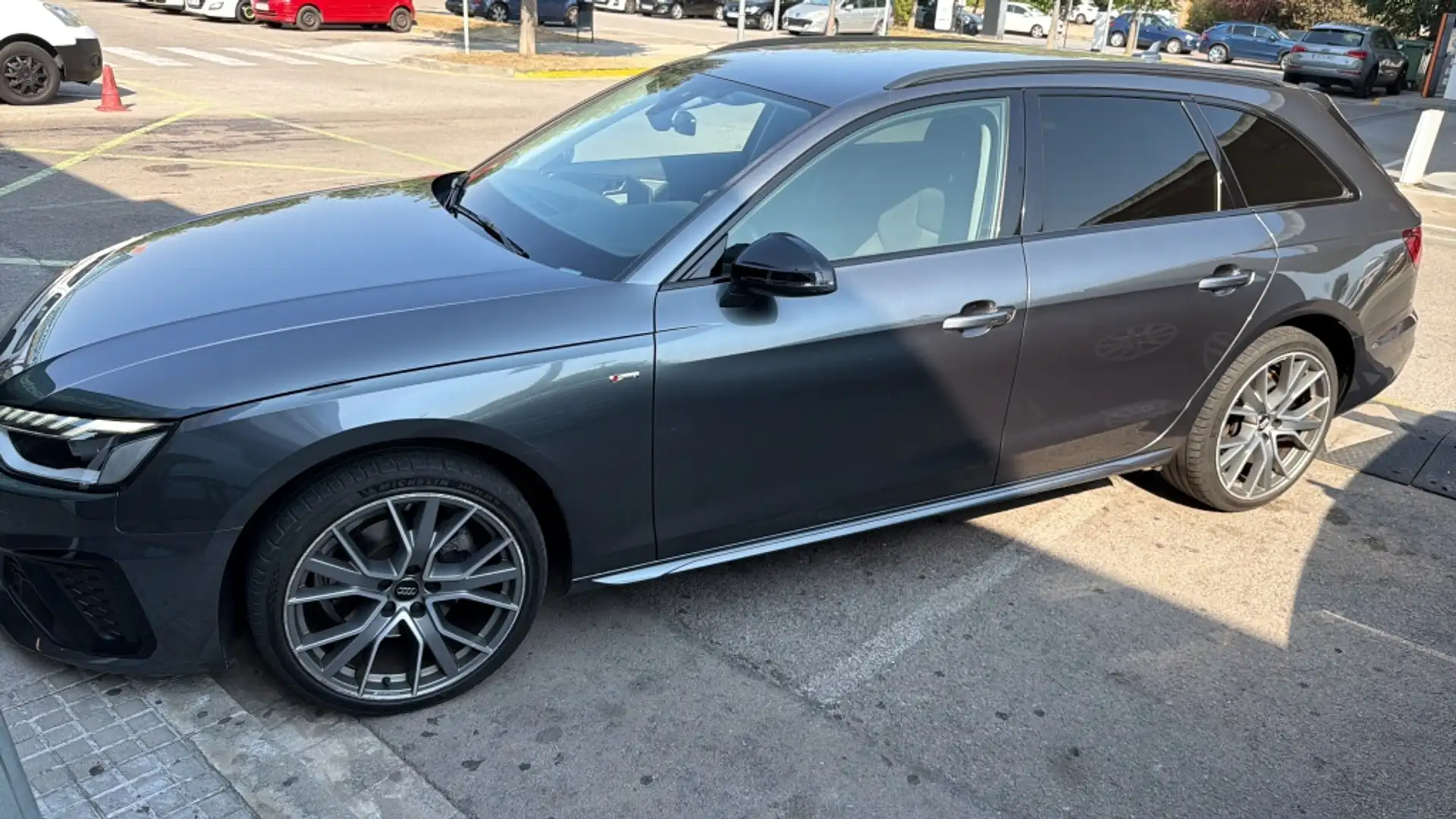 Audi A4 Avant 35 TDI Black line S tronic 120kW Gris - 2